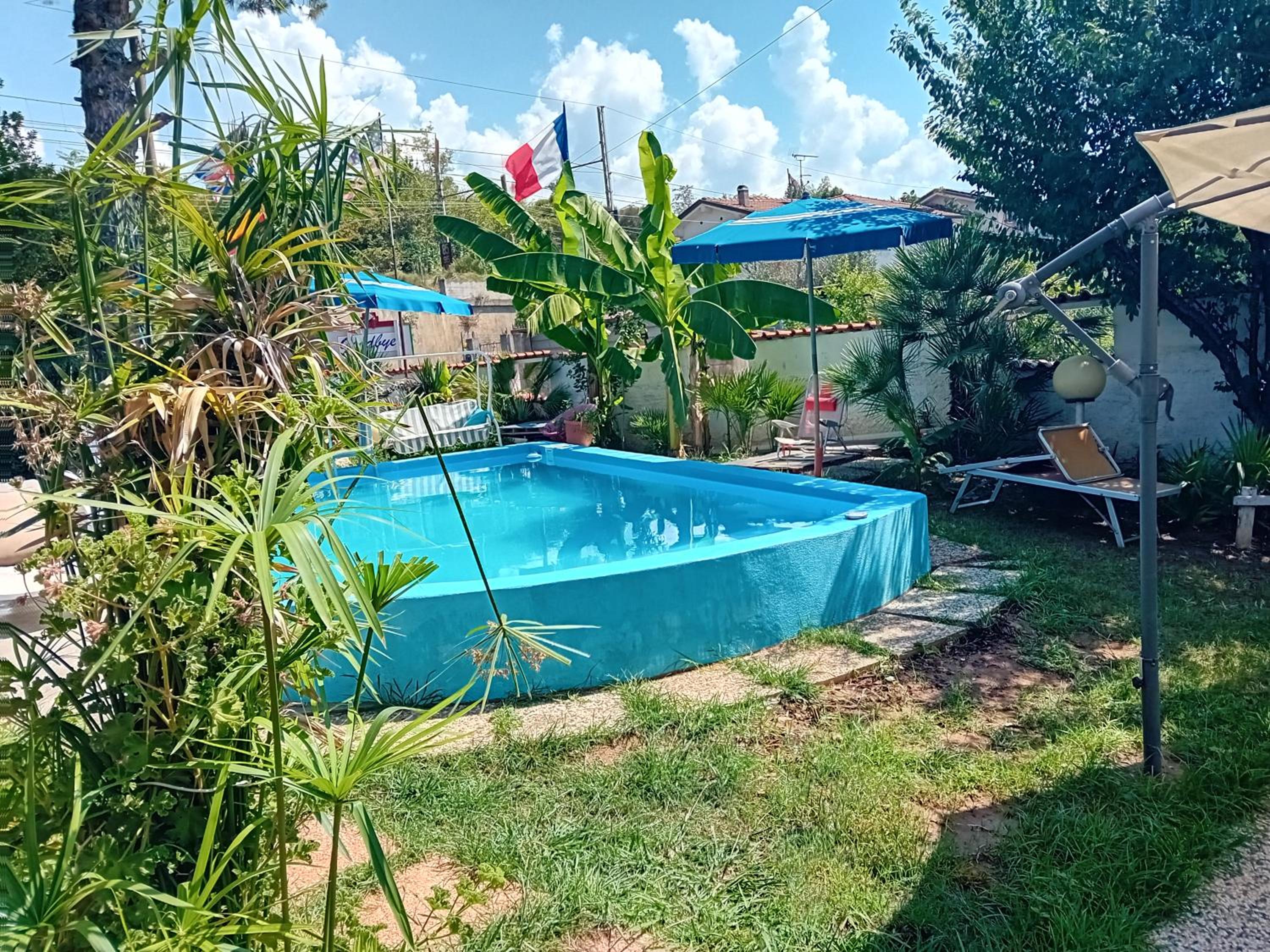 Two-Bedroom Apartment with Pool View photo 3