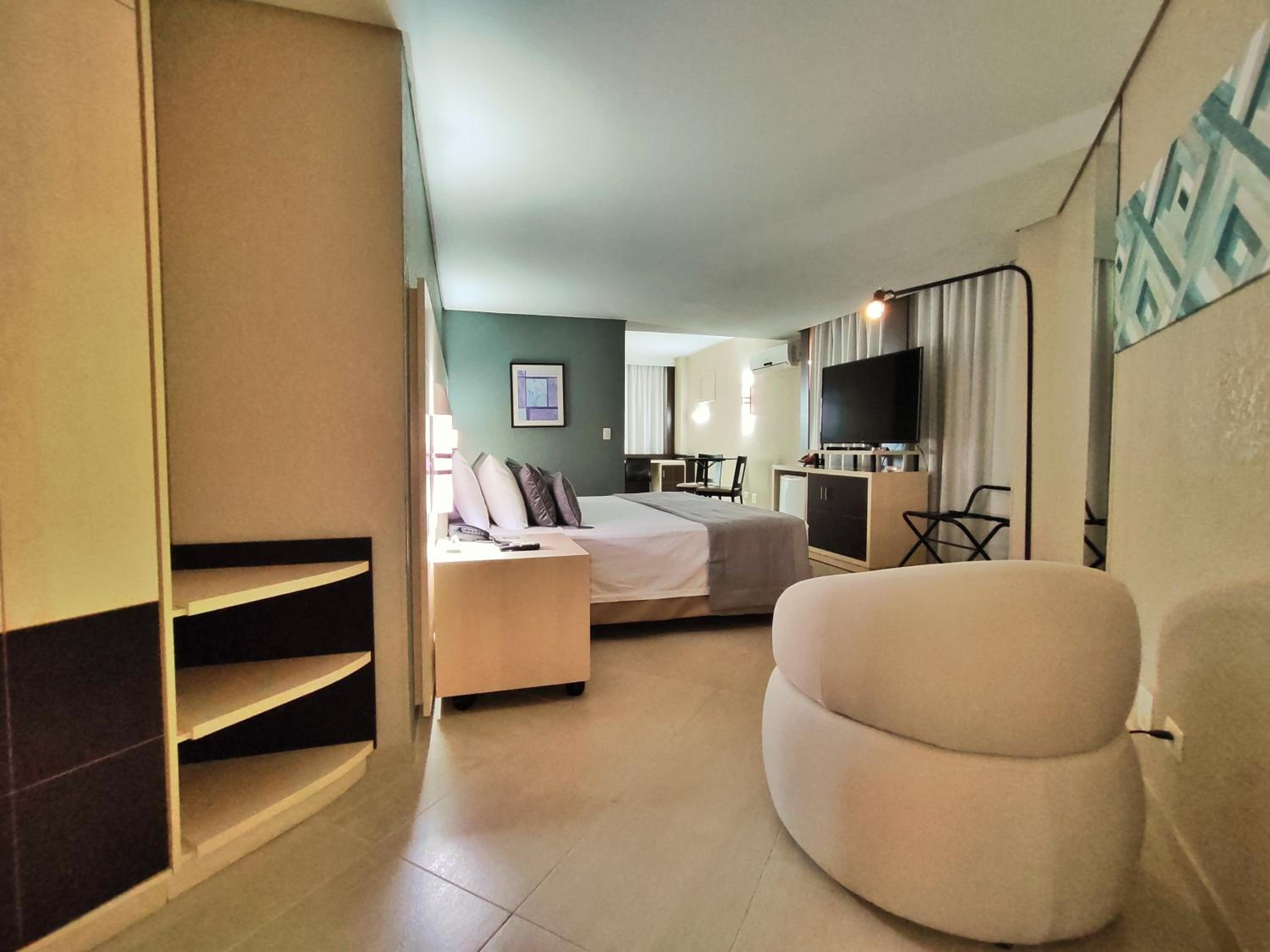 Senior Suite - Photo 2