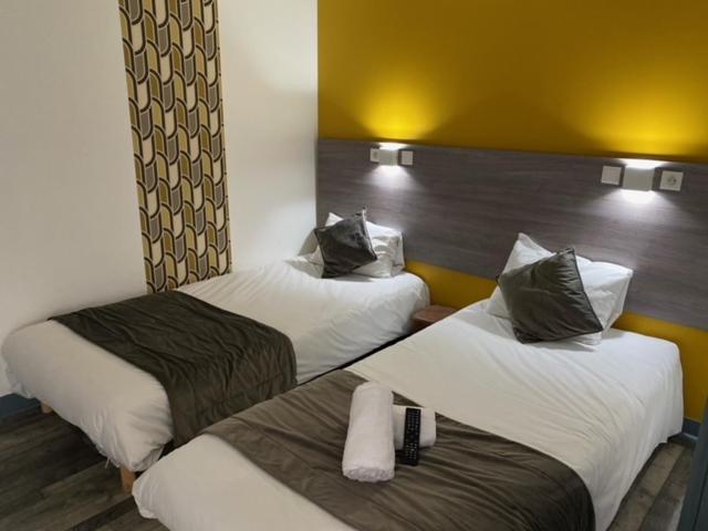 Twin Room - Photo 17