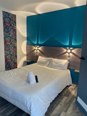Double Room - Photo 15
