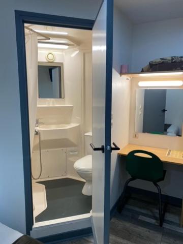 Twin Room - Photo 15