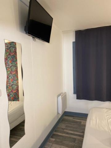 Twin Room - Photo 14