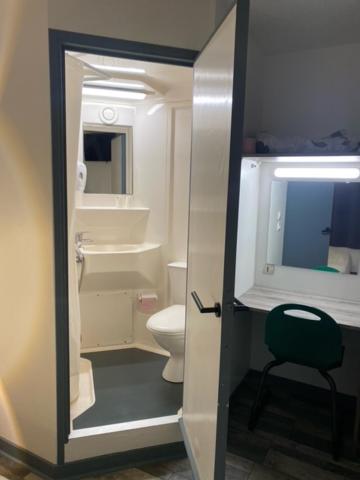 Twin Room - Photo 16