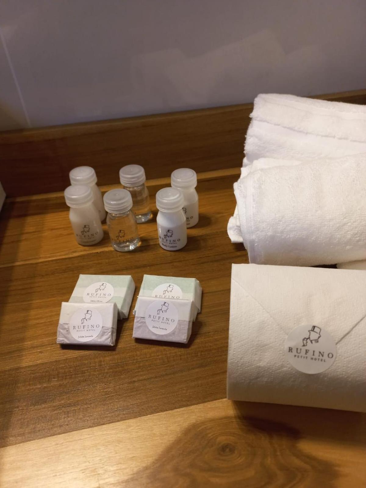 Deluxe King Suite photo 3