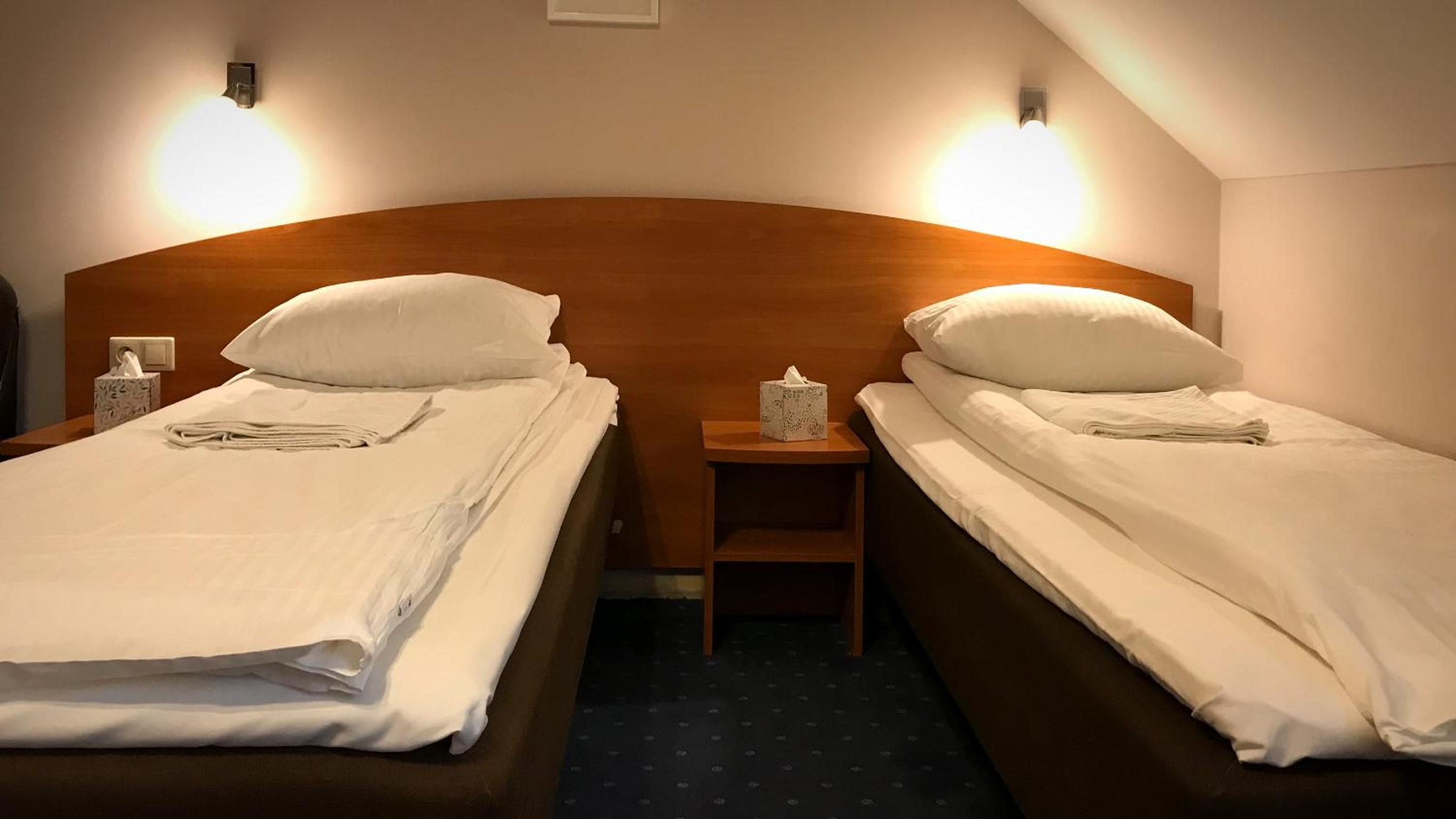 Triple Room - Photo 12
