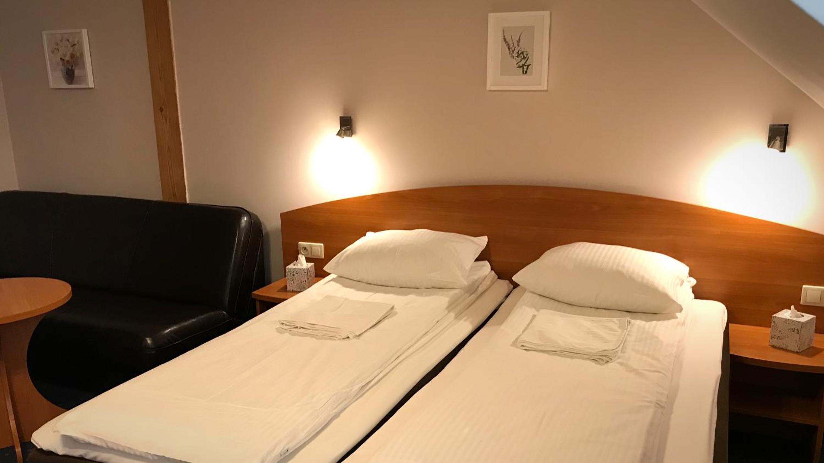 Triple Room - Photo 9