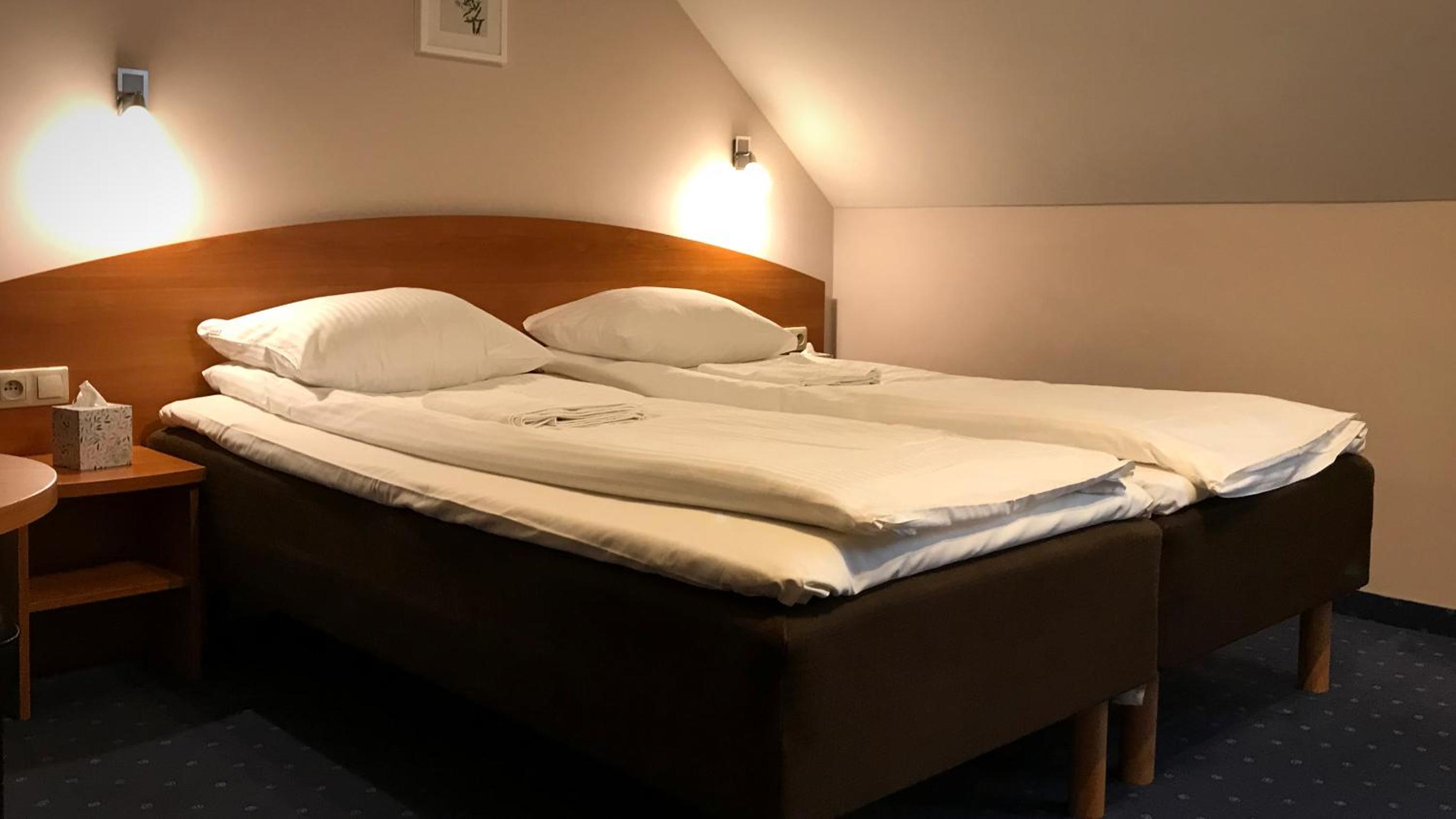 Triple Room - Photo 11