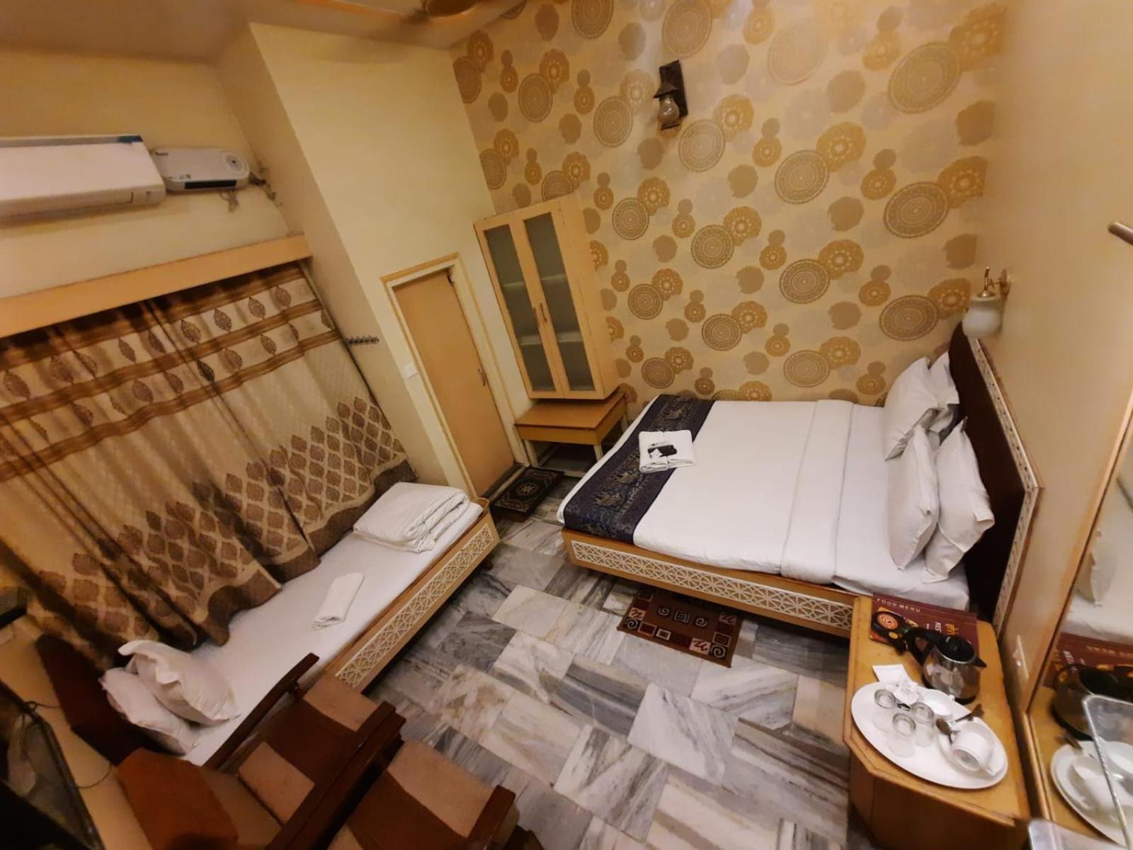 Economy Triple Bed Non View - Photo 4
