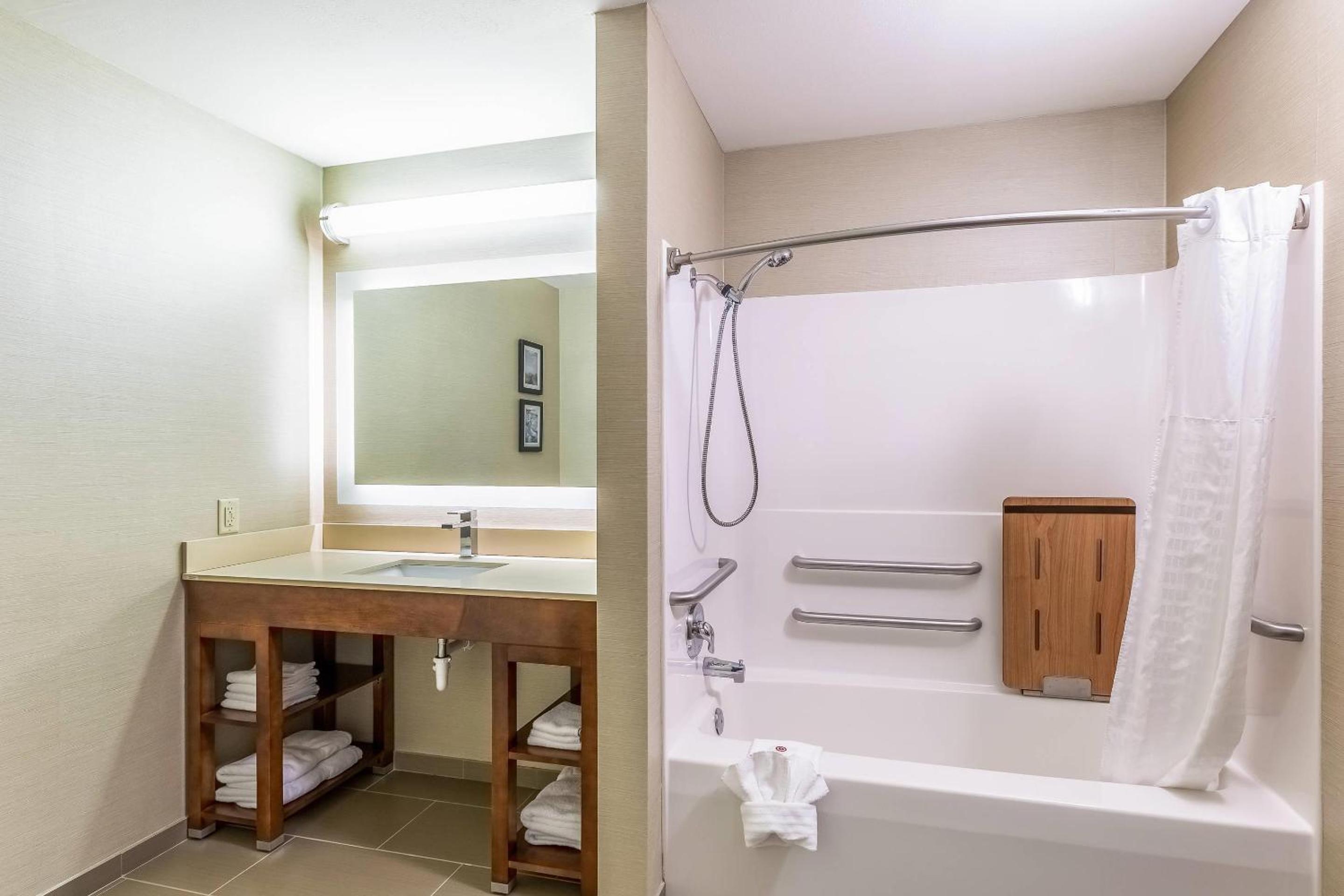 Comfort Suites Escanaba West