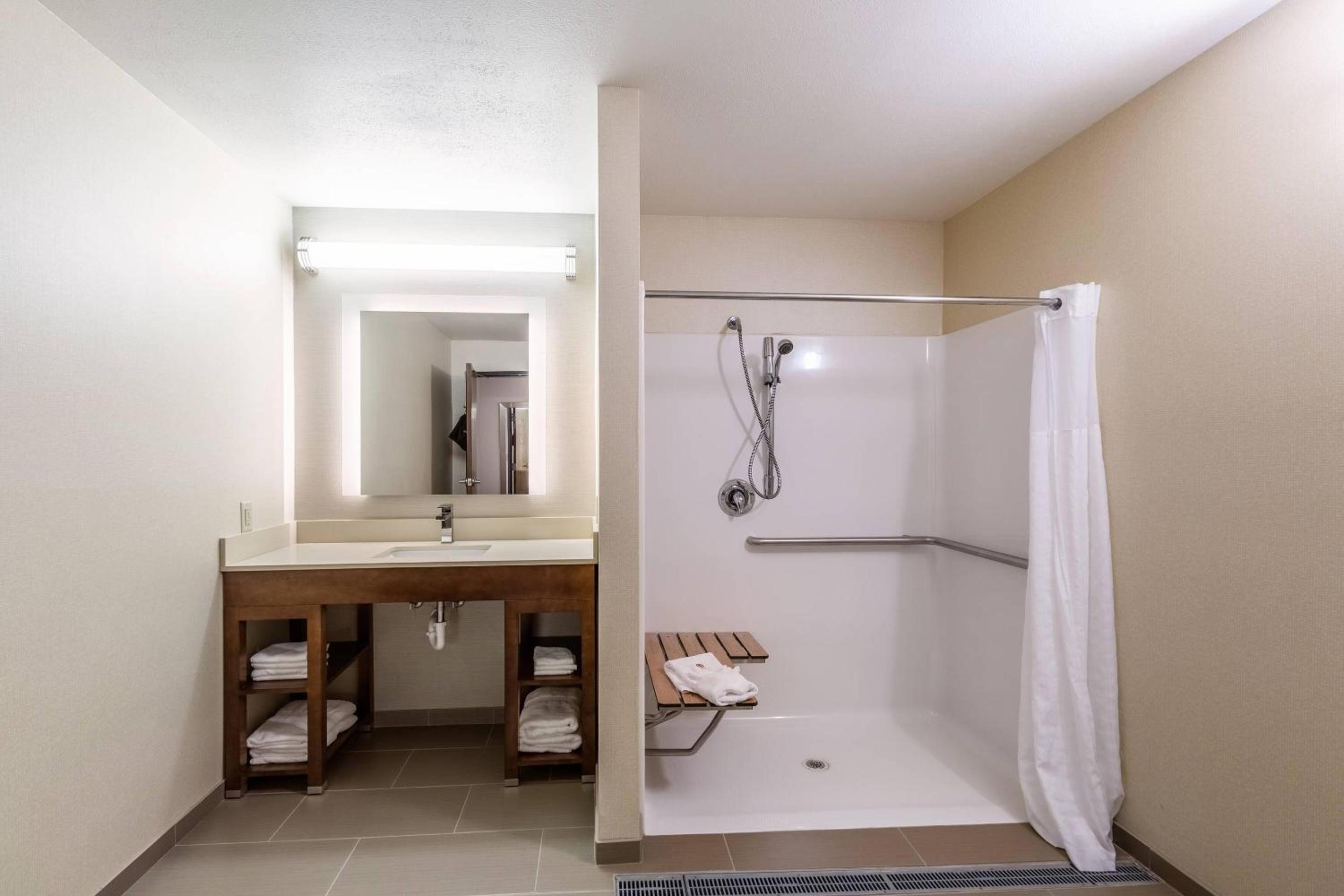 Queen Room with Two Queen Beds and Roll in Shower - Accessible/Non-Smoking