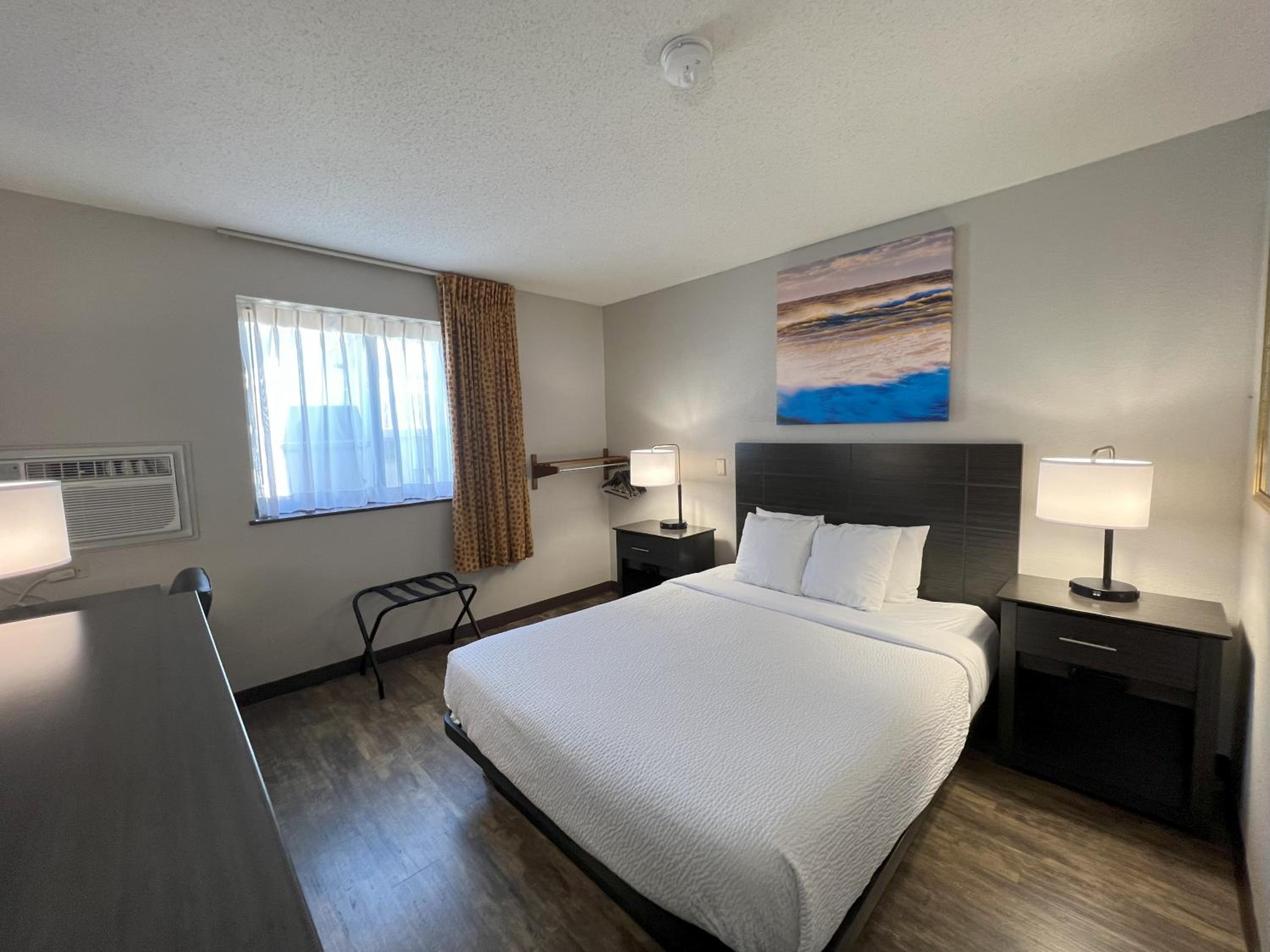 Queen Room with Mobility/Hearing Impaired Access/Ground Floor, No-Smoking