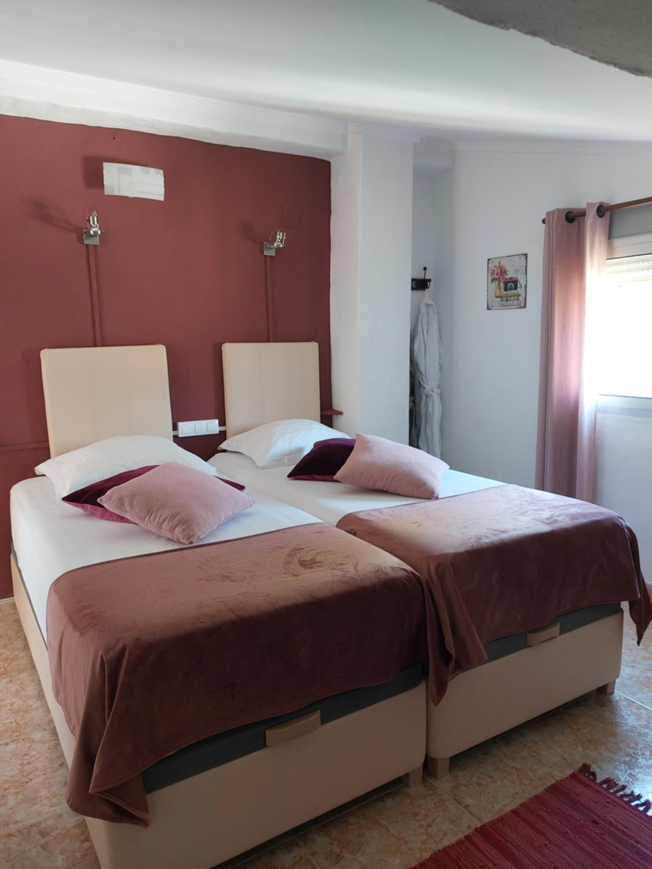 Deluxe King Room - Photo 1