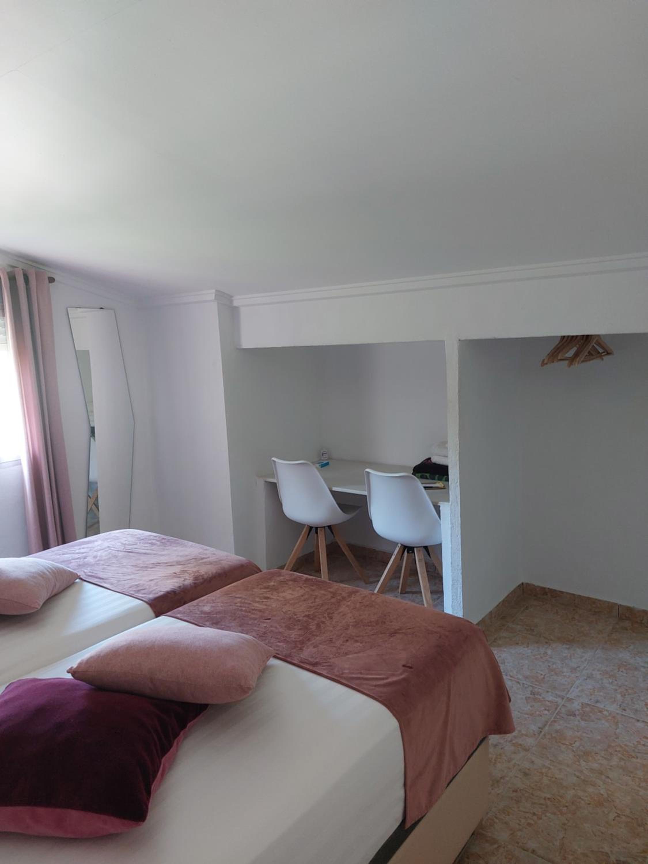 Deluxe King Room - Photo 11