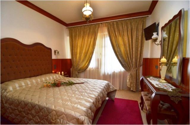 Double or Twin Room - Photo 3