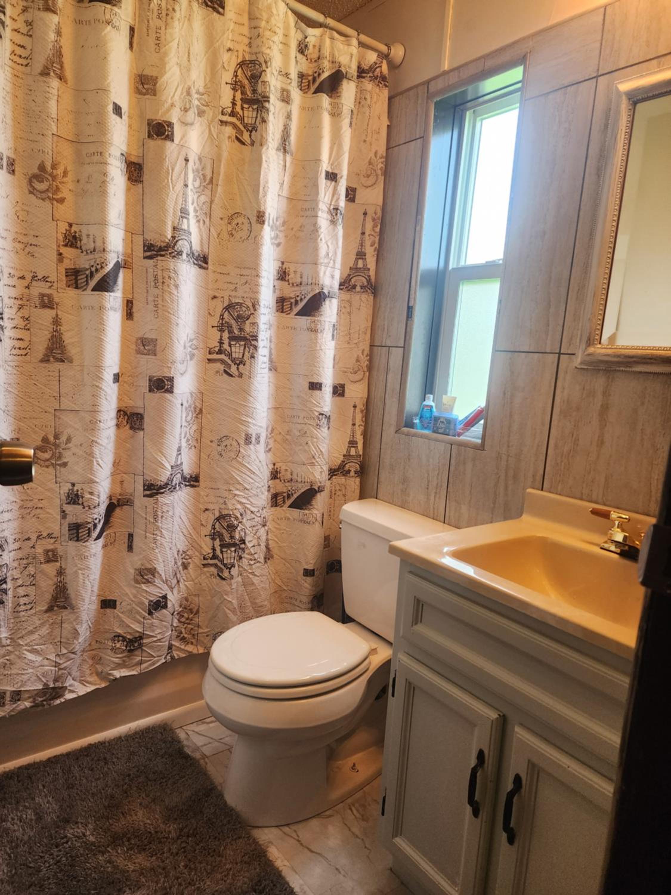 Three-Bedroom House photo 2