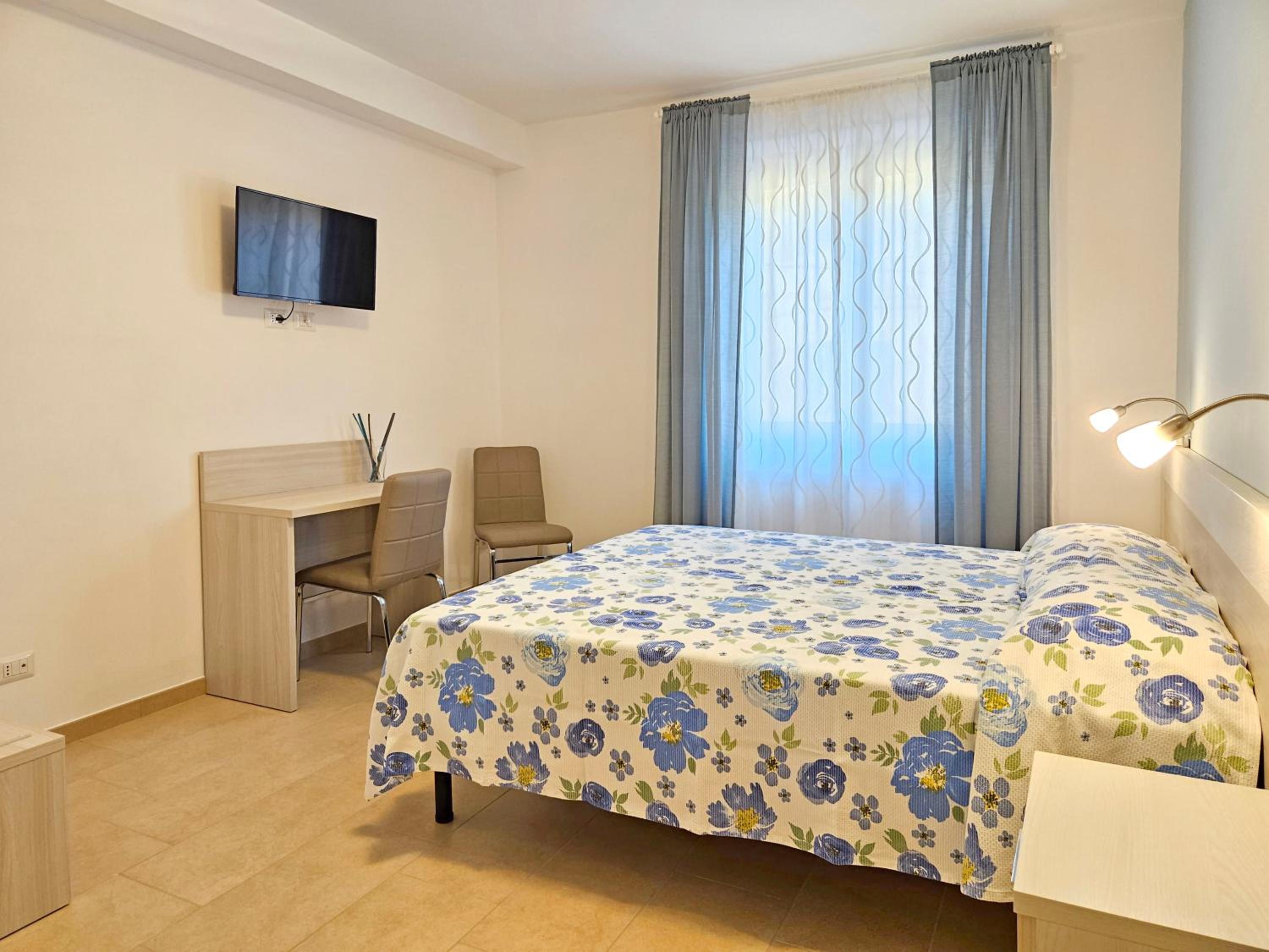 Double or Twin Room with City View photo 2