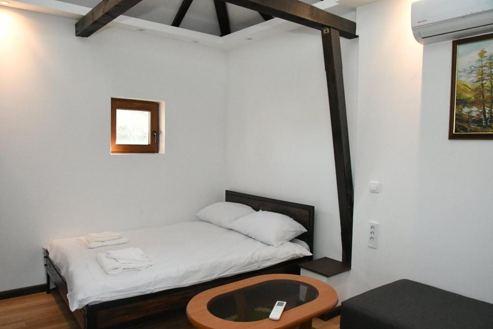 One-Bedroom House photo 1