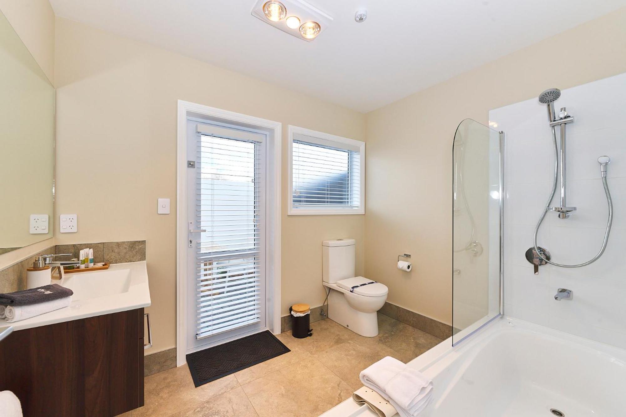 Two-Bedroom Suite - Photo 8