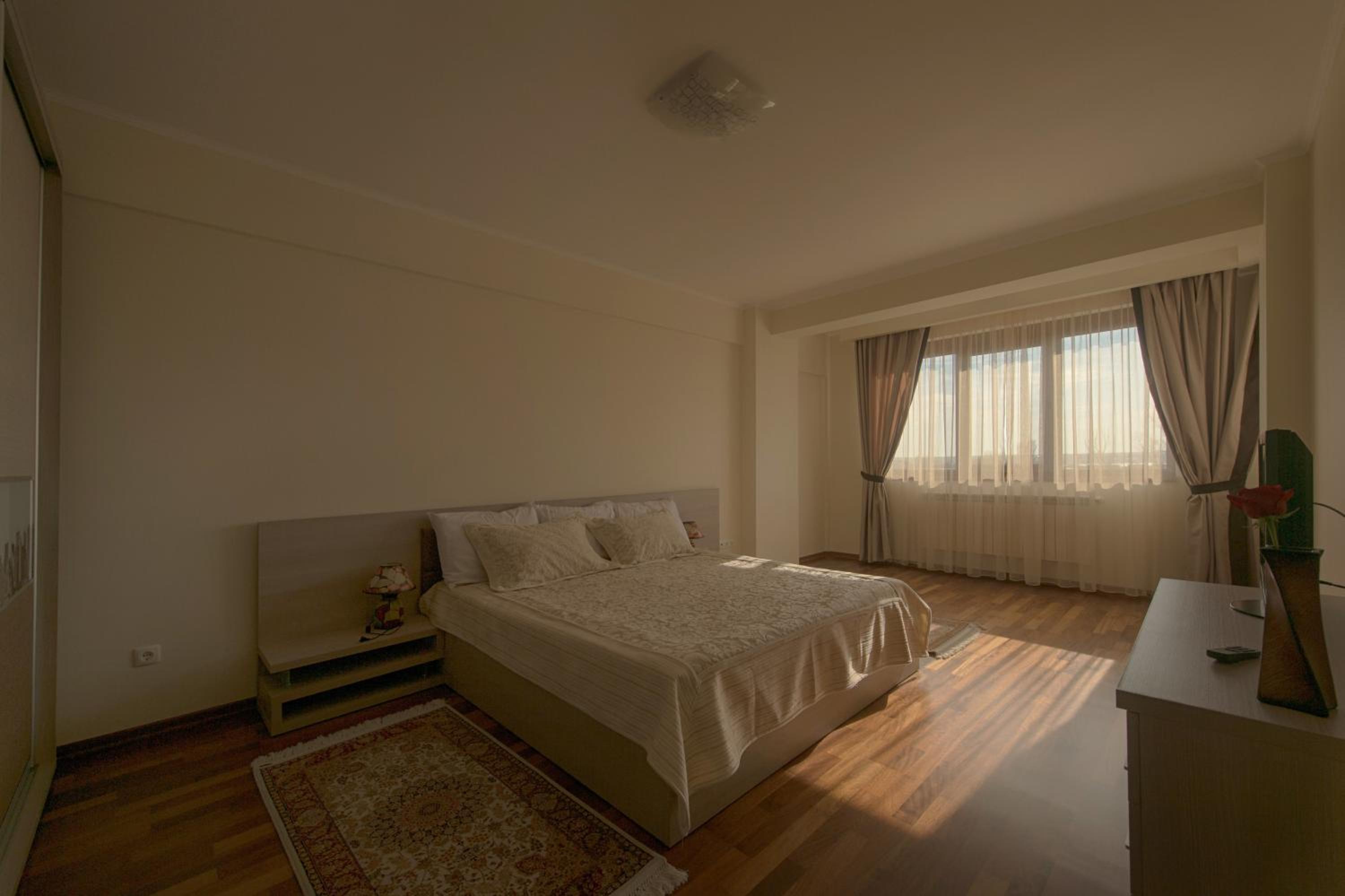 One-Bedroom Apartment photo 1