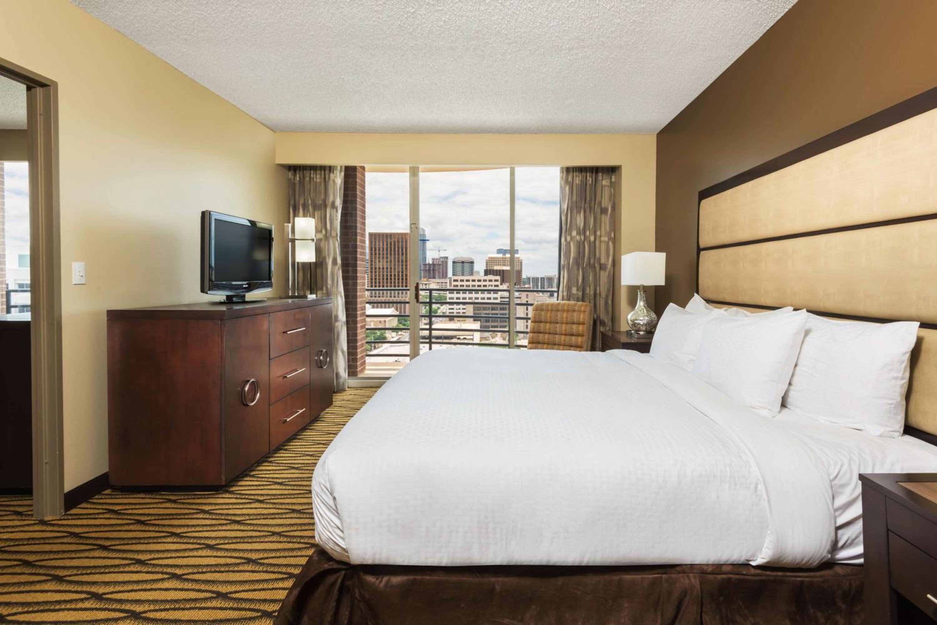 King Suite - Disability Access/Non-Smoking - Photo 9