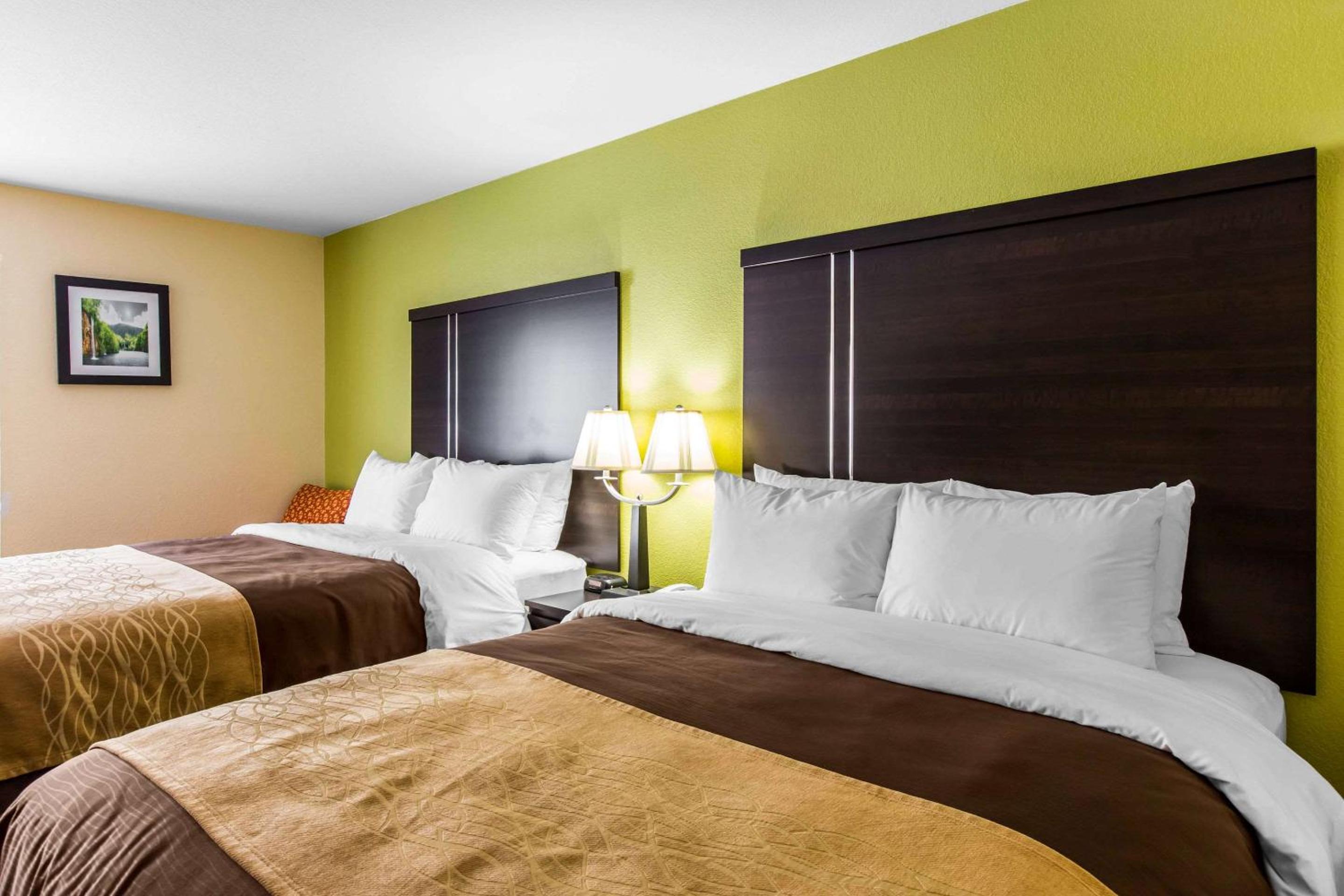 Double Room with Two Double Beds - Smoking - Photo 2