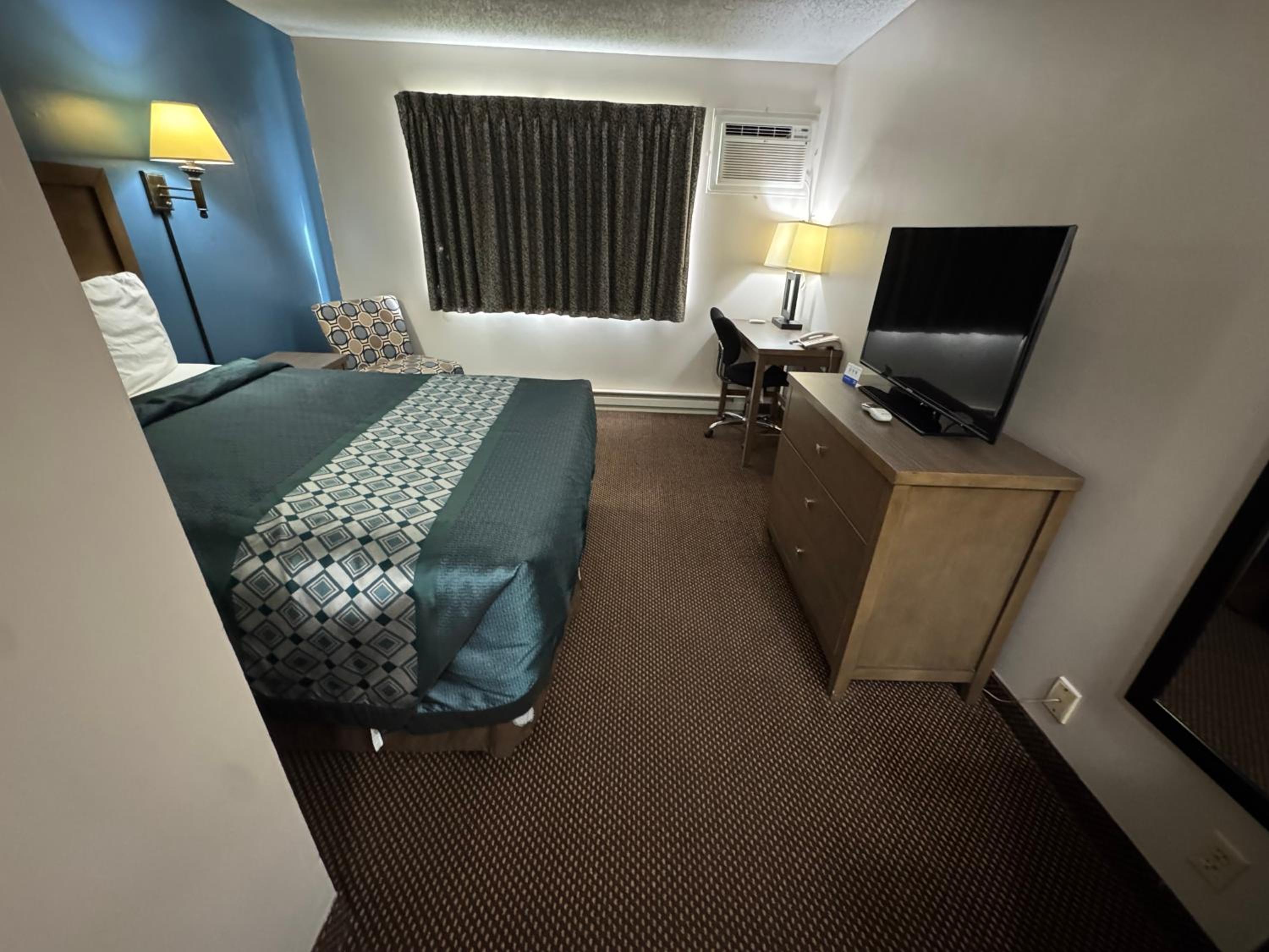 Queen Room - Accessible/Nonsmoking
