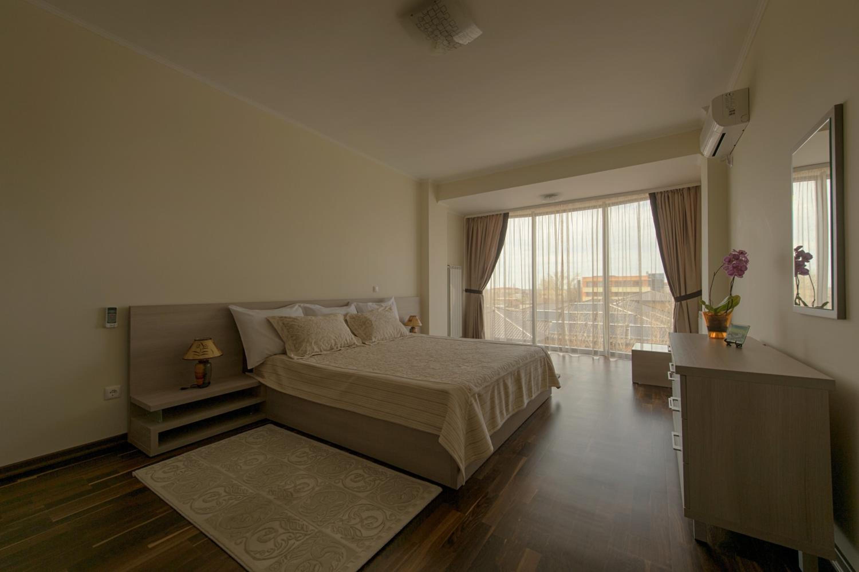 Deluxe Two-Bedroom Apartment with Sea View and Parking Included photo 1