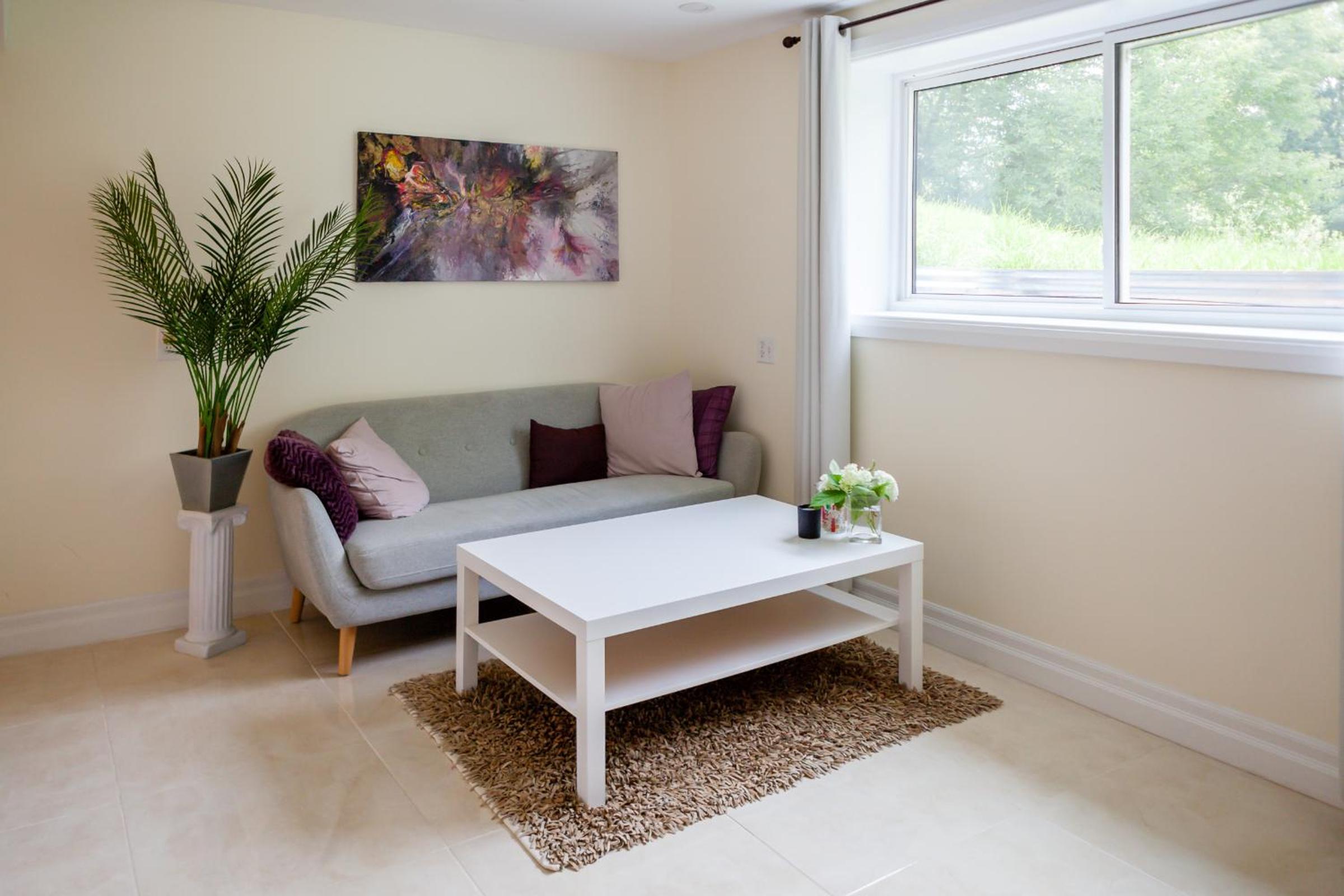 Deluxe Queen Suite - Photo 20