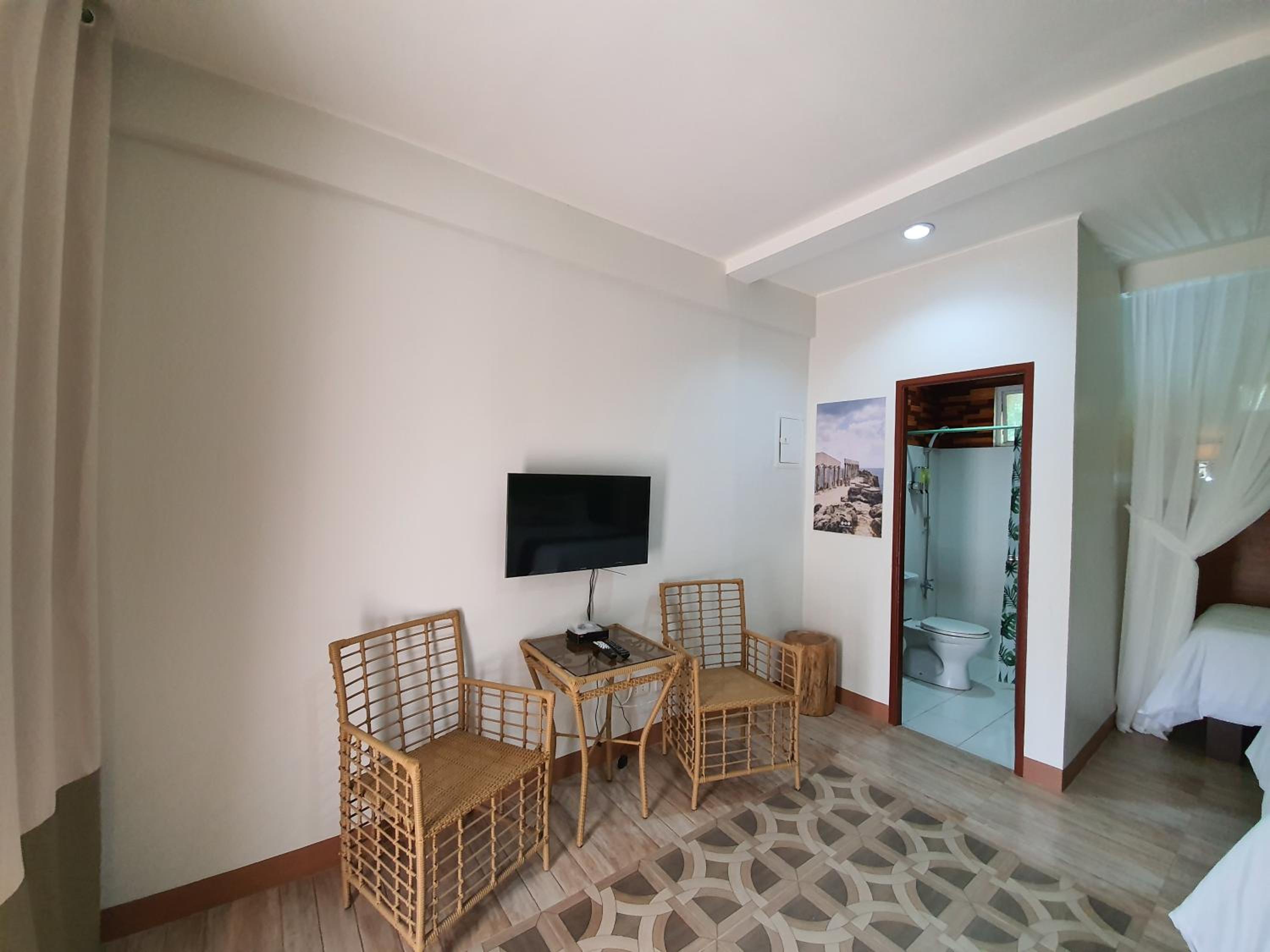 Deluxe Double or Twin Room - Photo 6