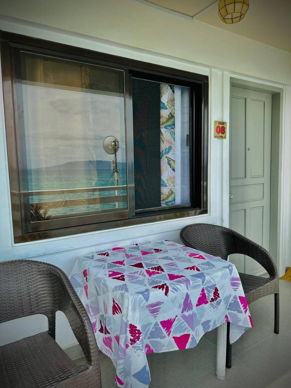 Queen Room with Sea View - Photo 2
