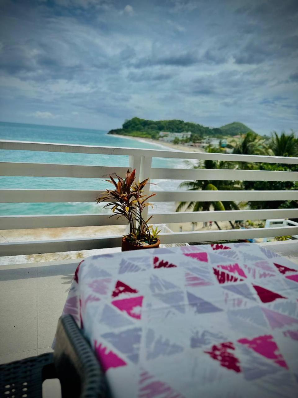 Queen Room with Sea View - Photo 3
