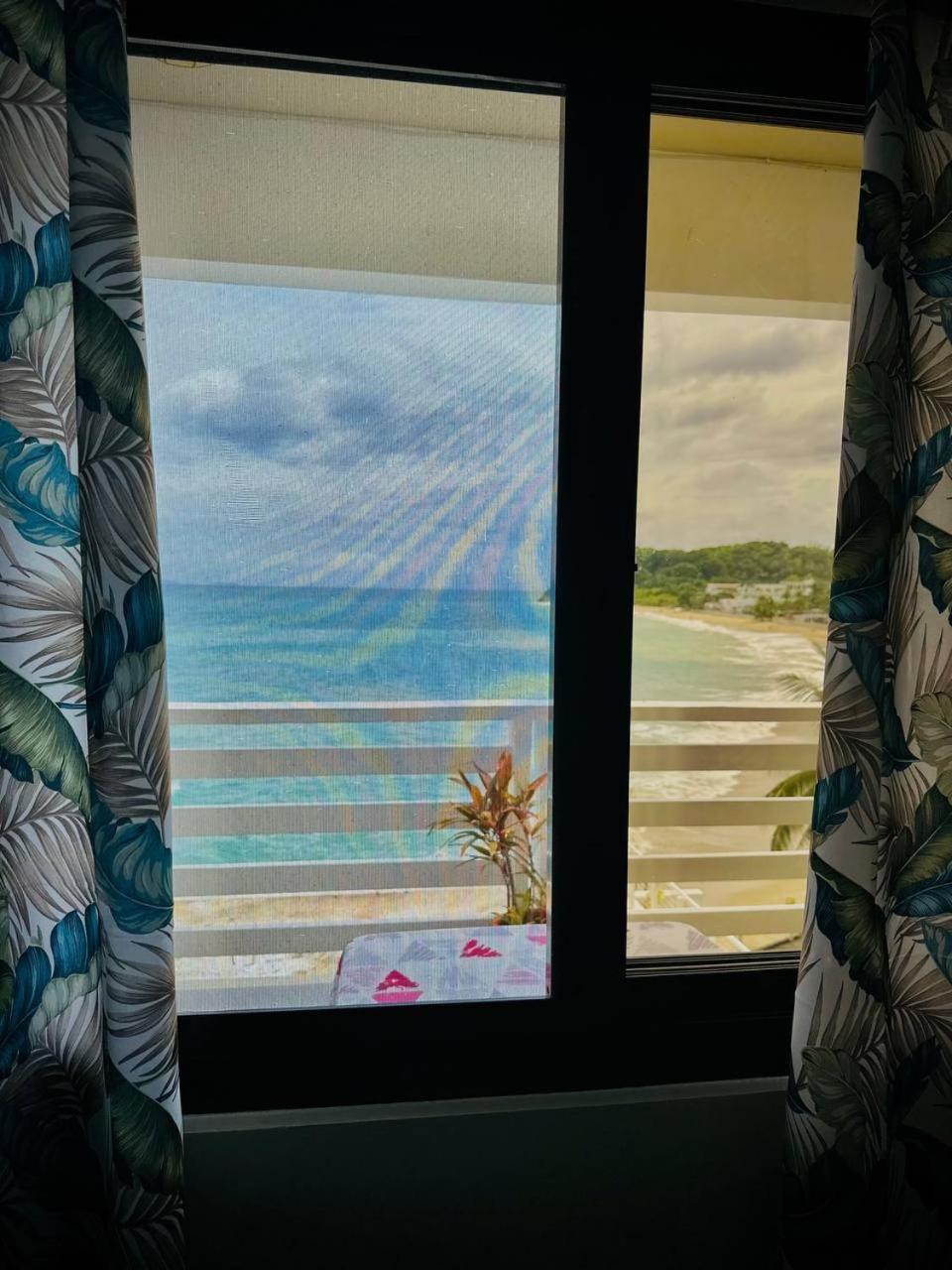Queen Room with Sea View - Photo 4