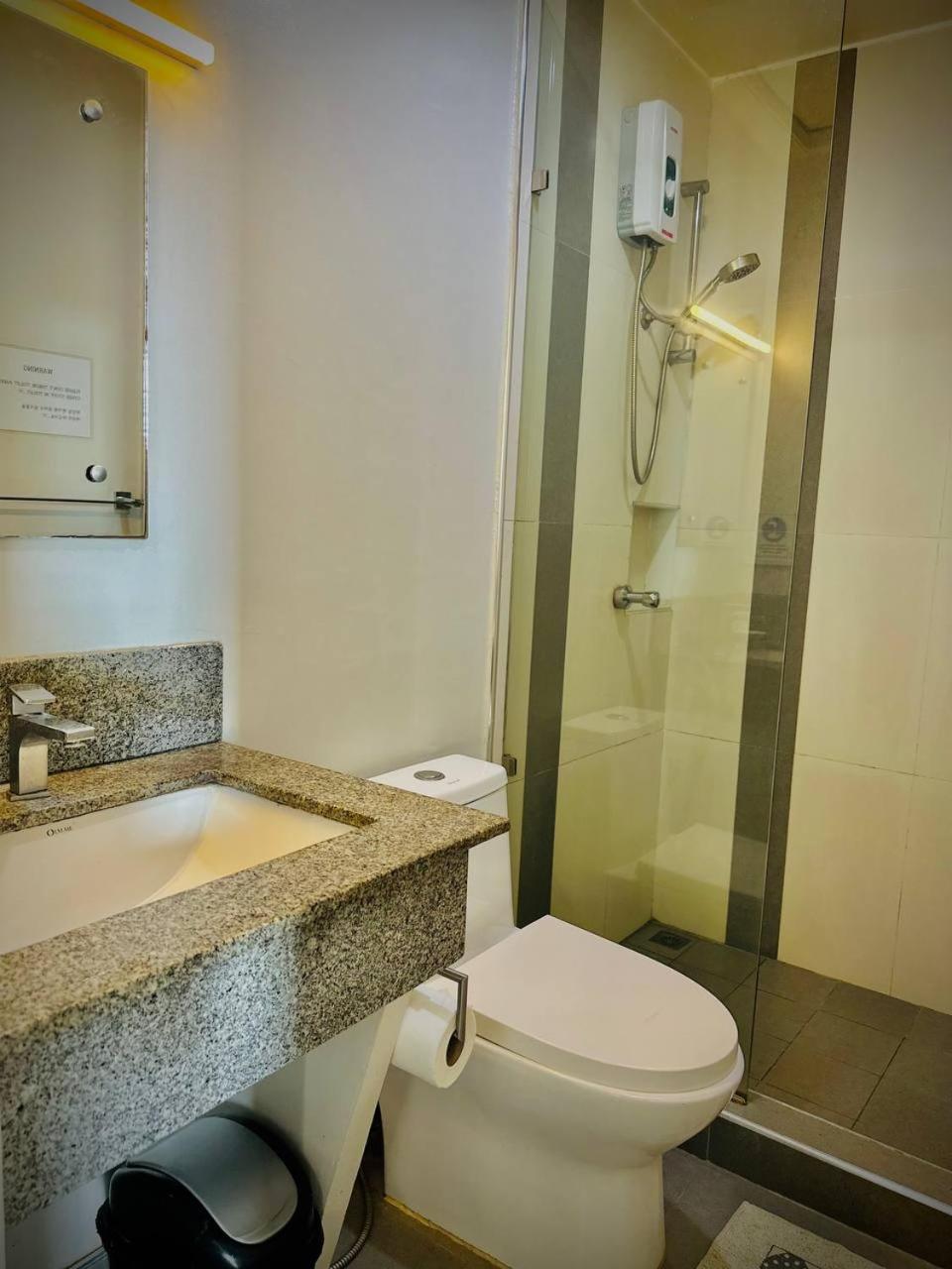 Quadruple Room with Sea View - Photo 3