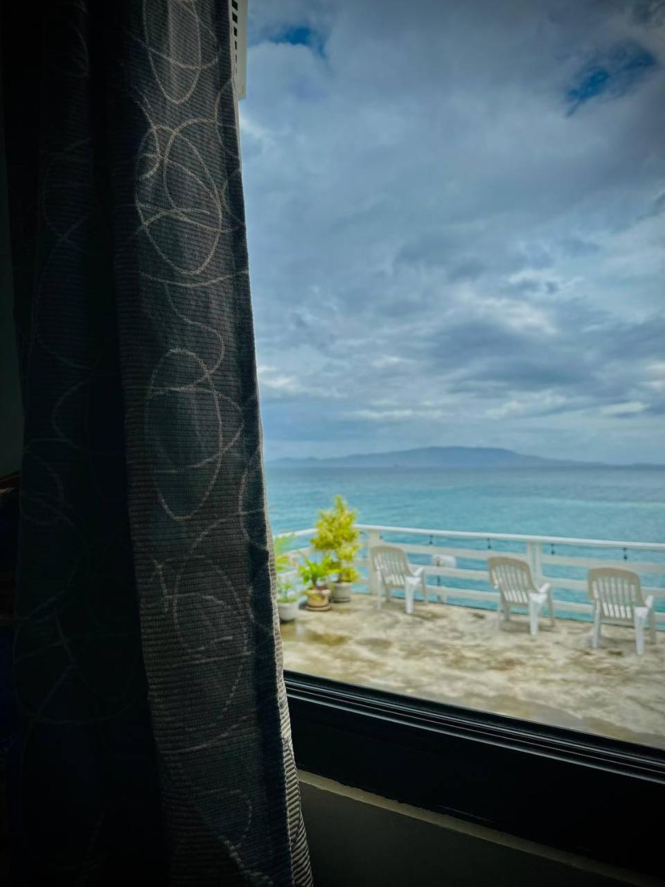 Quadruple Room with Sea View - Photo 4