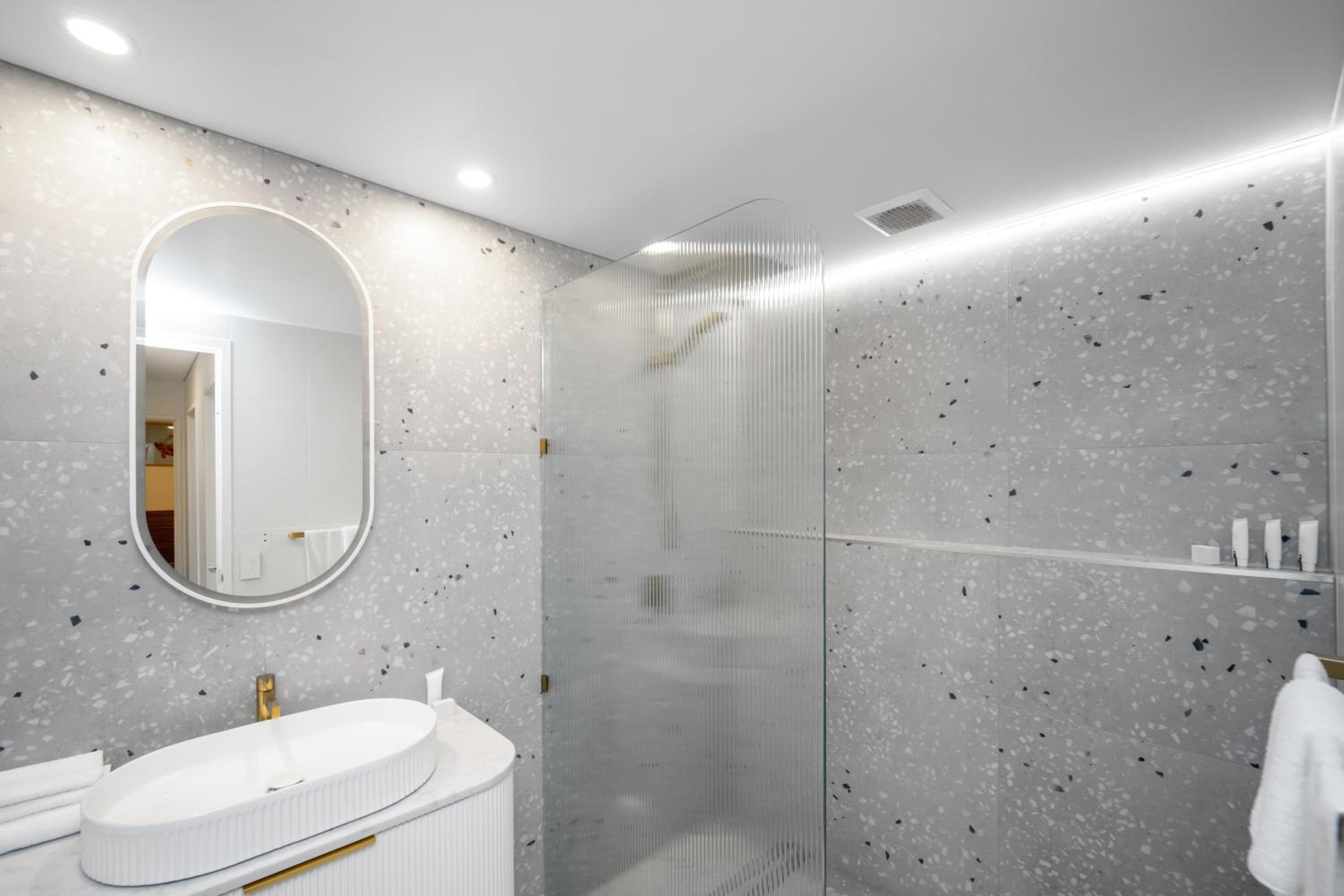 Superior Two-Bedroom Apartment with Balcony (Apt 12) photo 3
