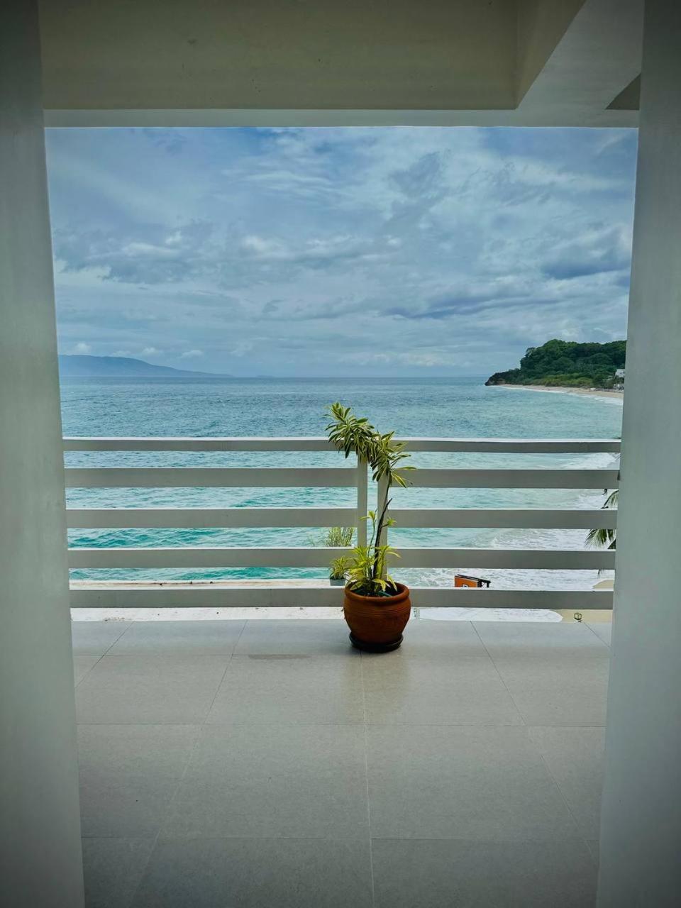 Queen Room with Sea View - Photo 8