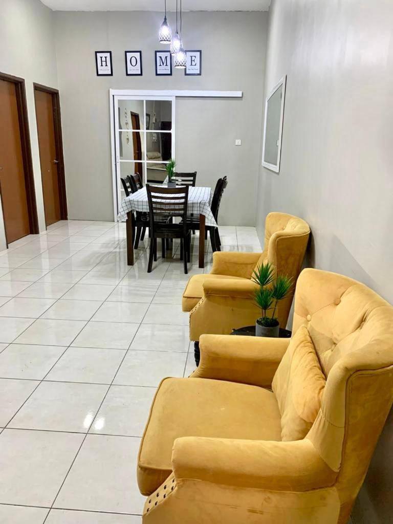 Three-Bedroom House photo 2