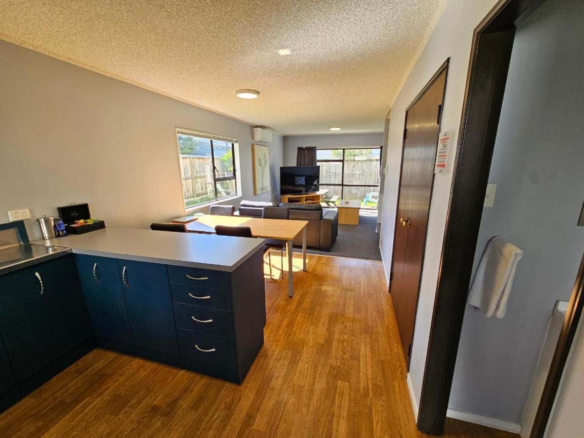 Three-Bedroom Apartment photo 2