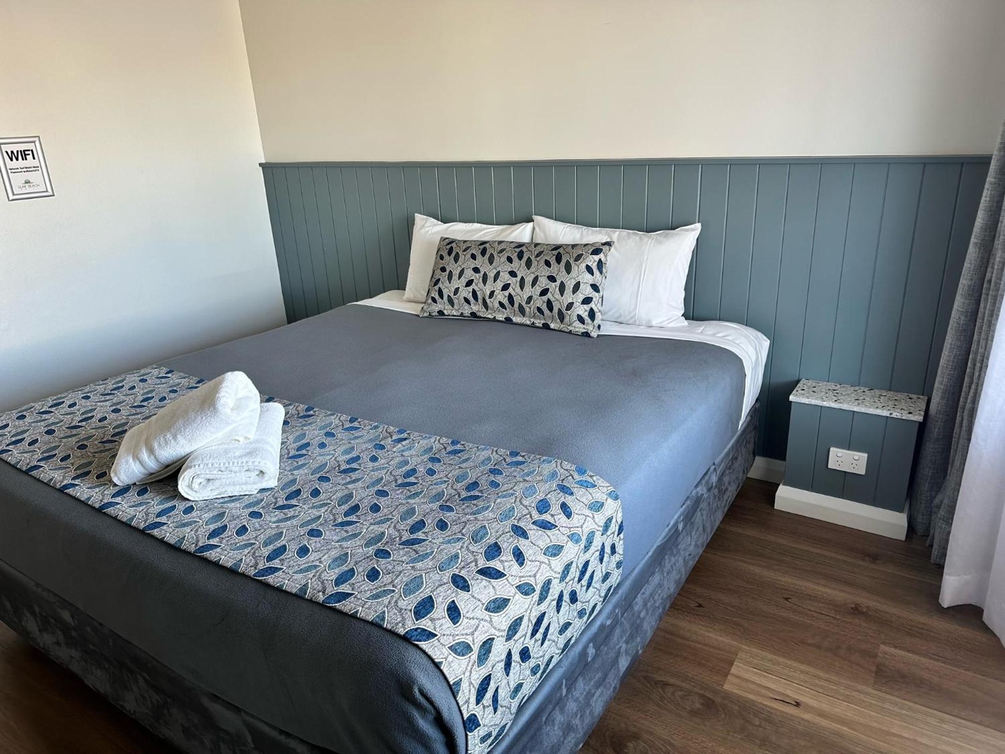 Standard King Room photo 1