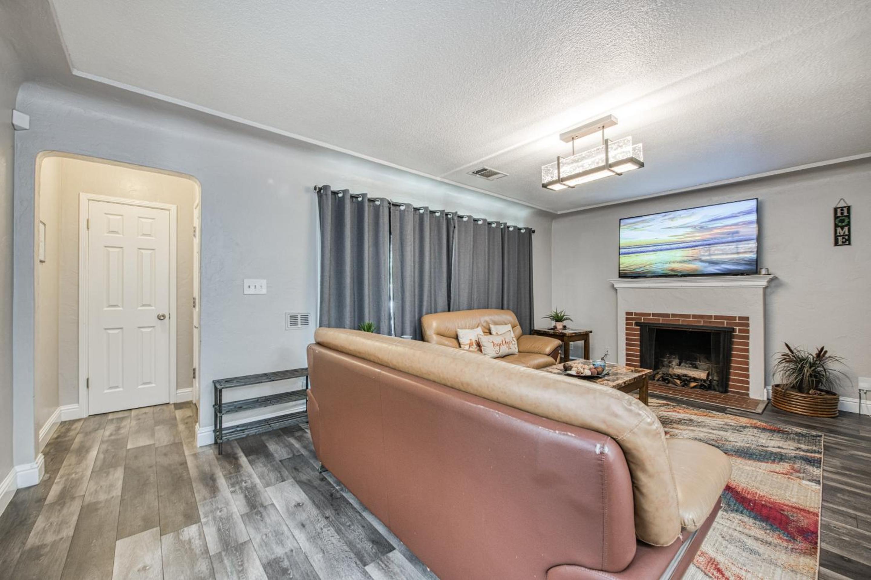 Four-Bedroom House photo 1