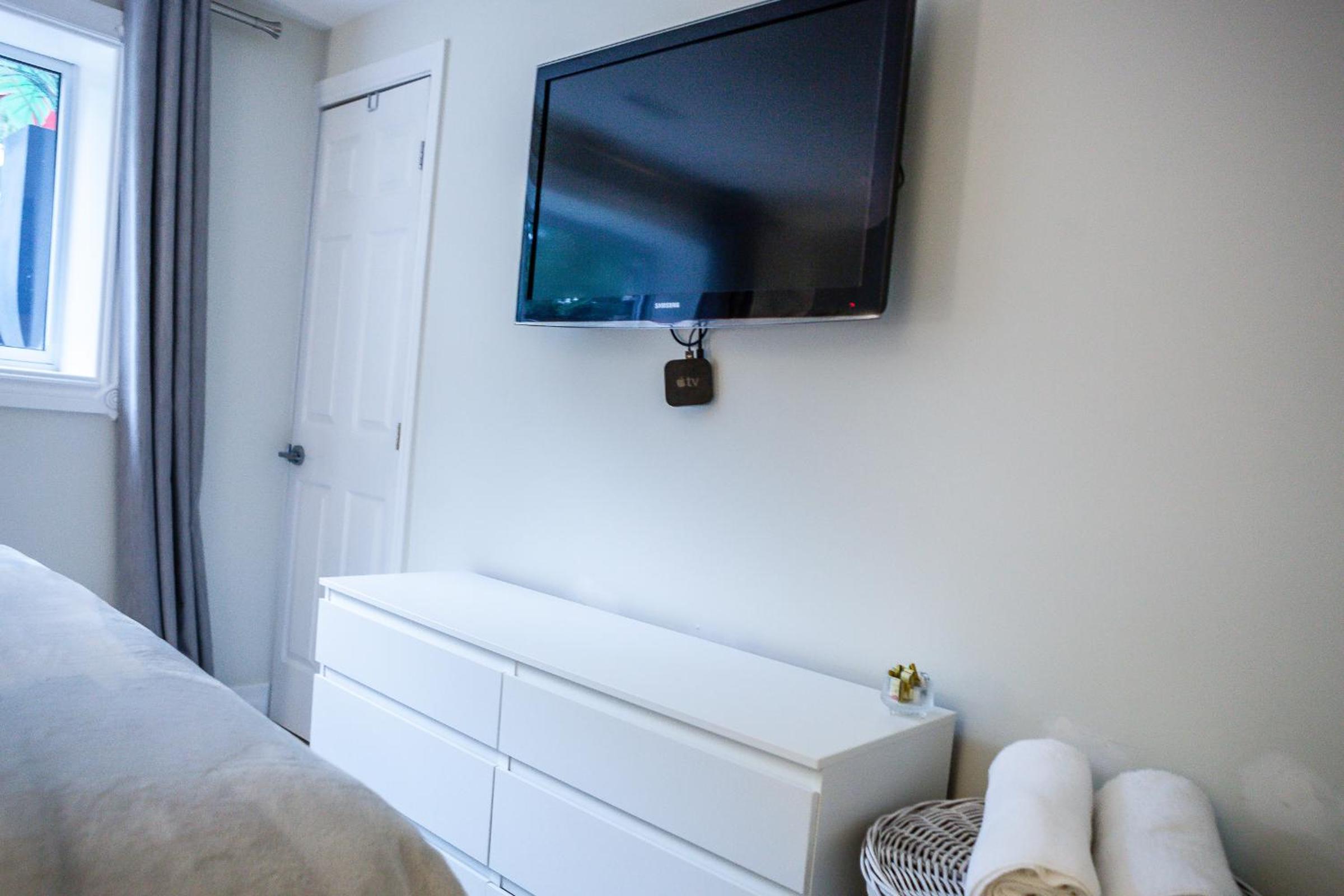 Deluxe Queen Room - Photo 8