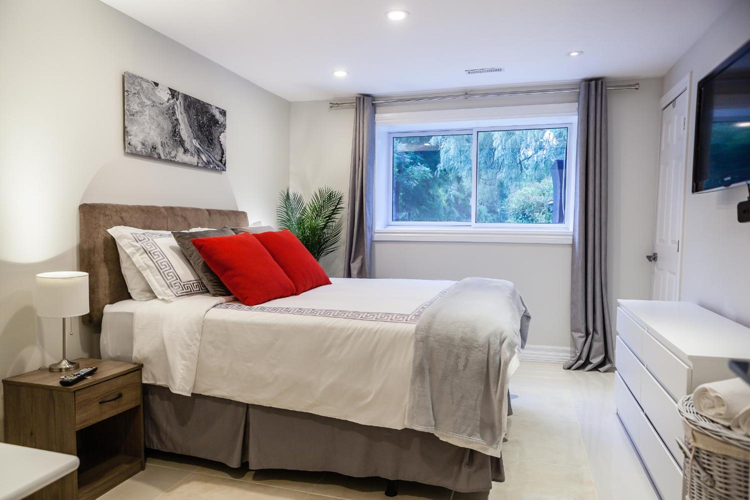 Deluxe Queen Room - Photo 11