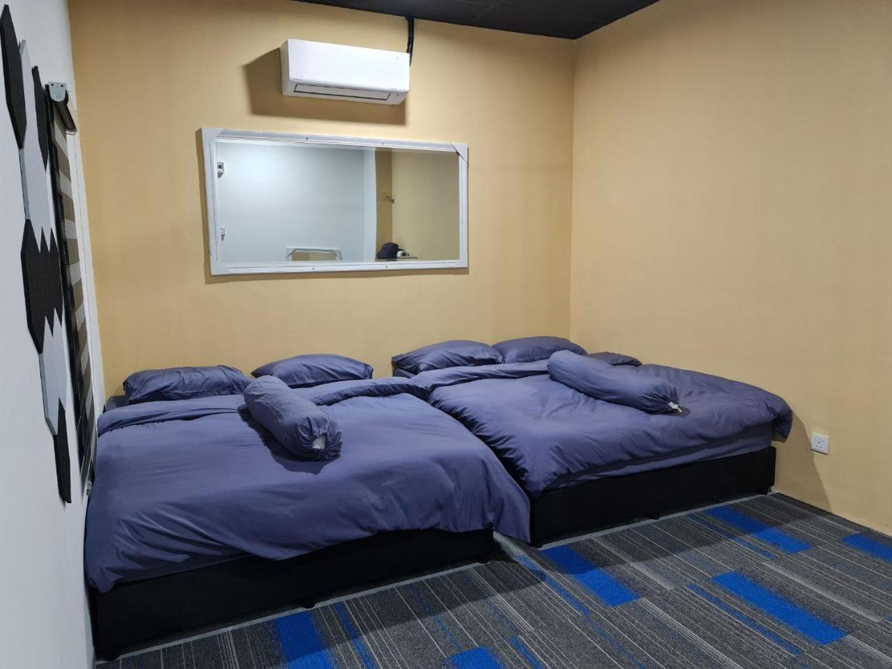 Quadruple Room with Shared Bathroom photo 3