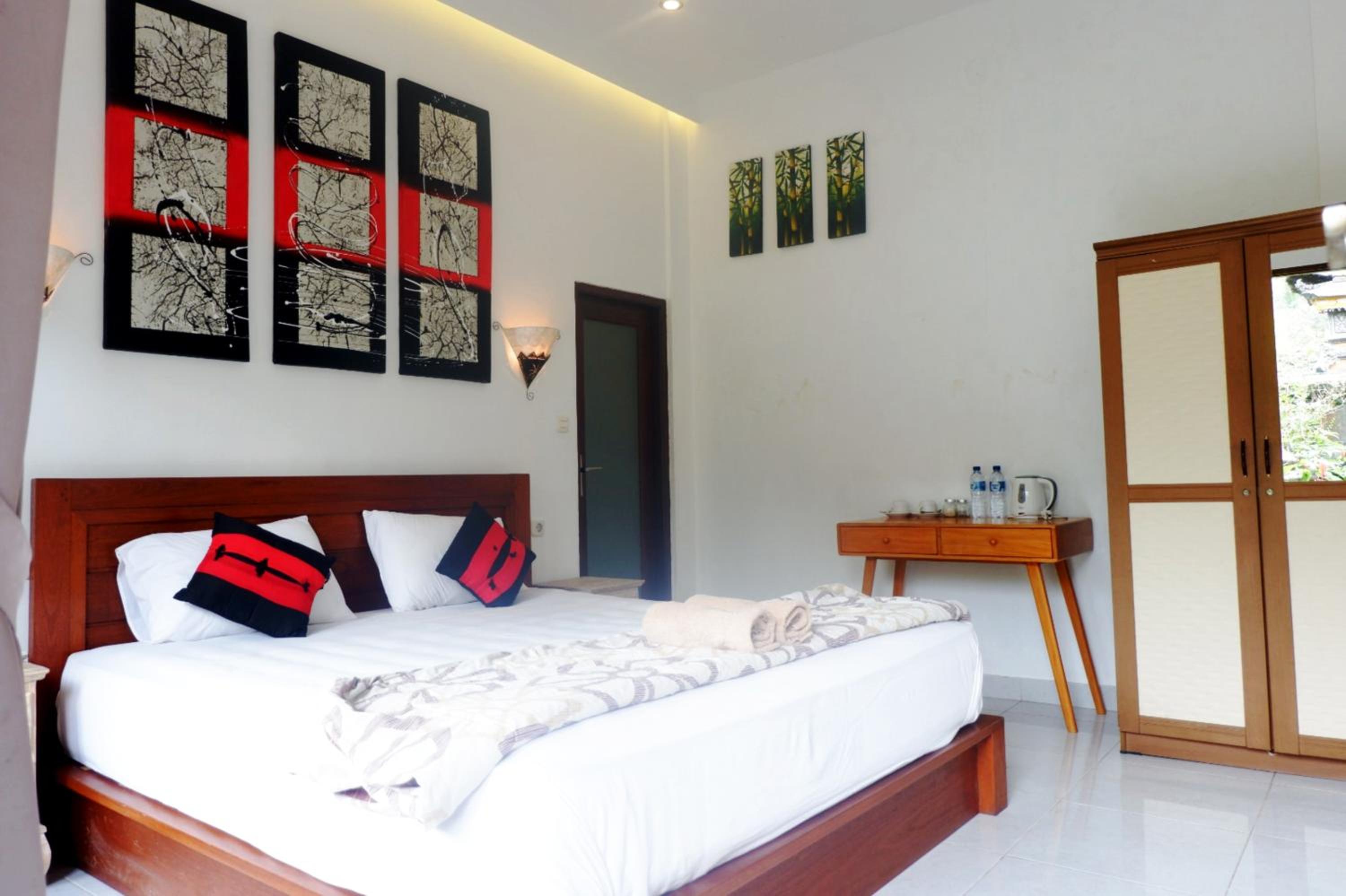 Shocking Deal - Double Bedroom with garden view - Photo 14