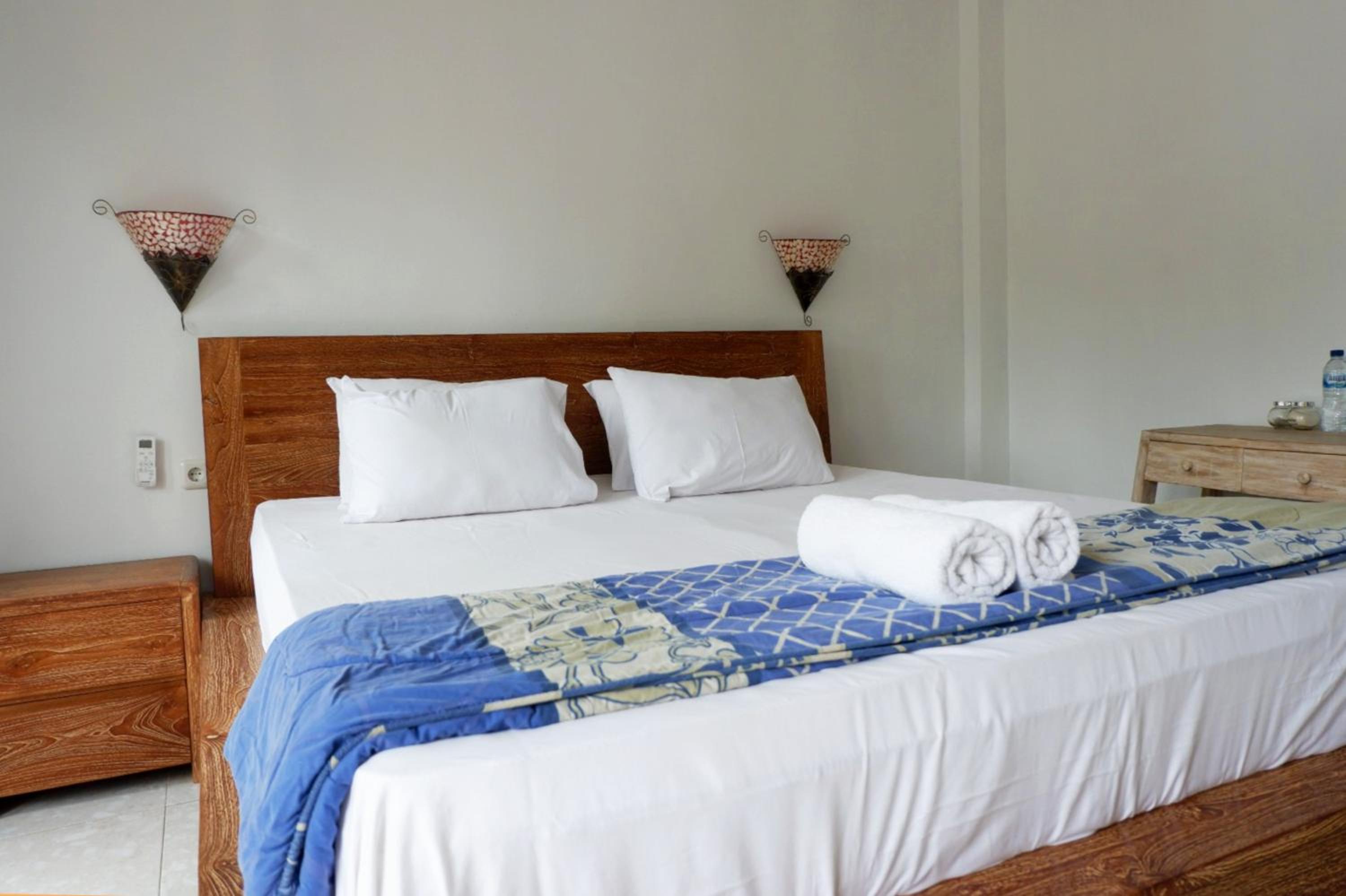Shocking Deal - Double Bedroom with garden view - Photo 13