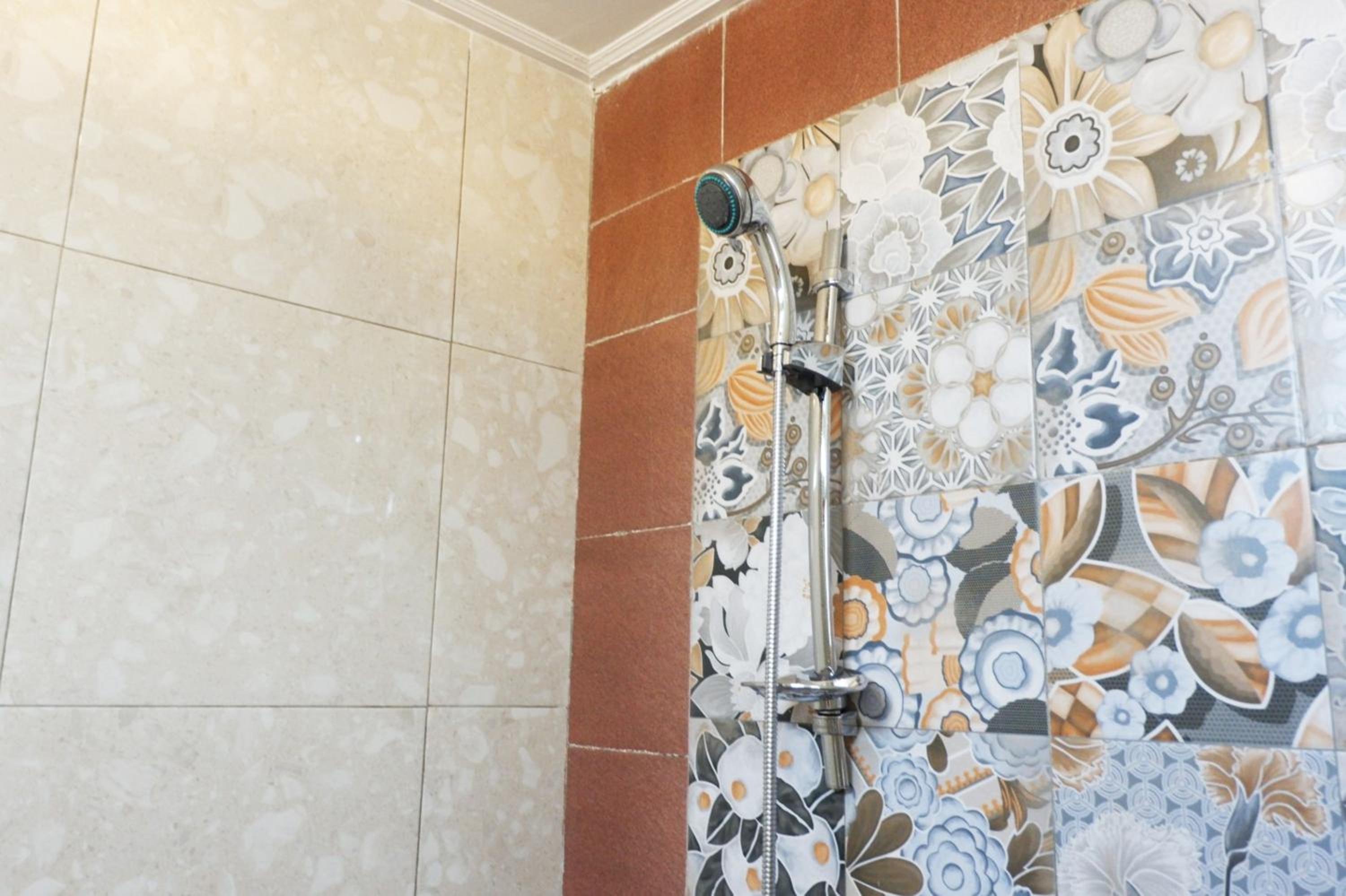 Shocking Deal - Double Bedroom with garden view - Photo 9
