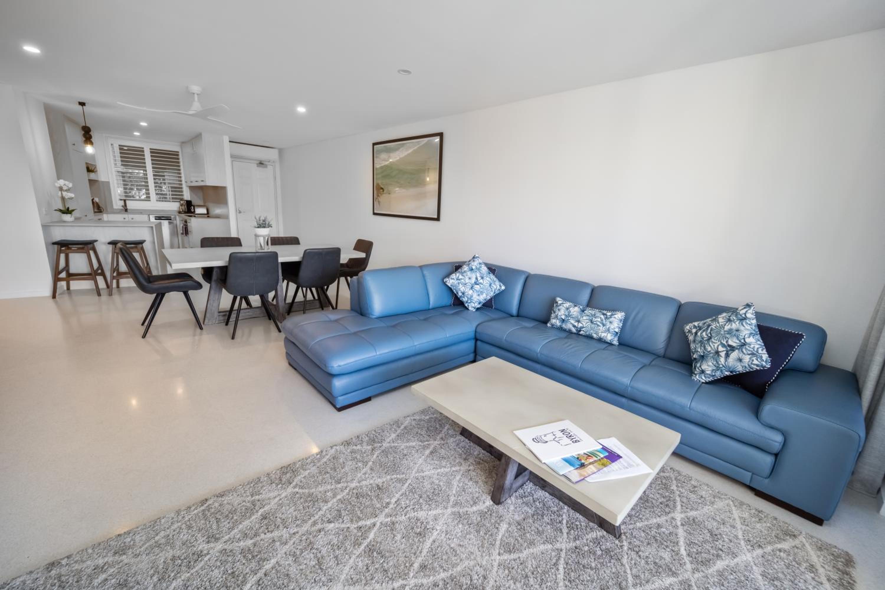 Superior Two-Bedroom Apartment with Balcony (Apt 11) photo 3