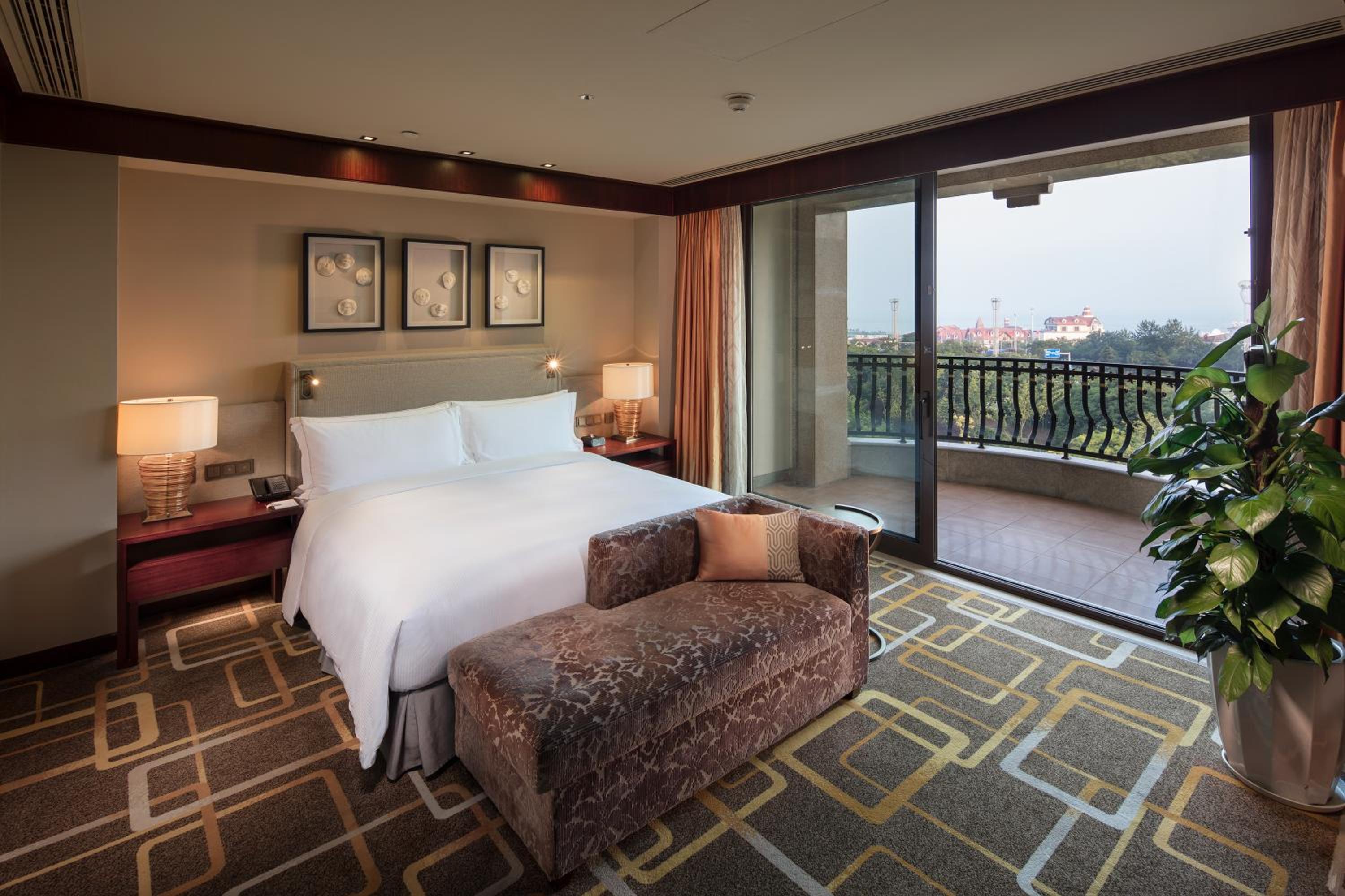 Junior King Suite - Lounge Access photo 1