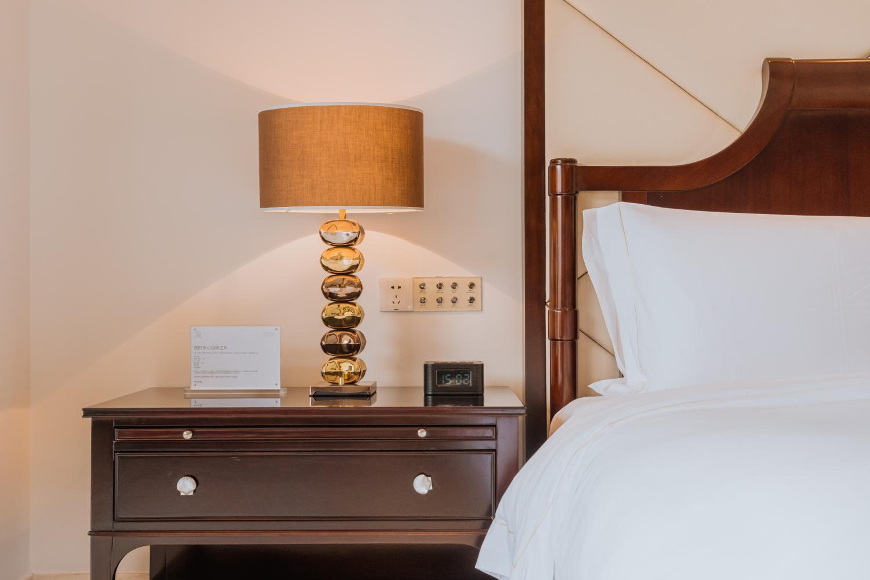 Lagoon Suite, 1 Bedroom Suite, 1 King, Lagoon view, Balcony