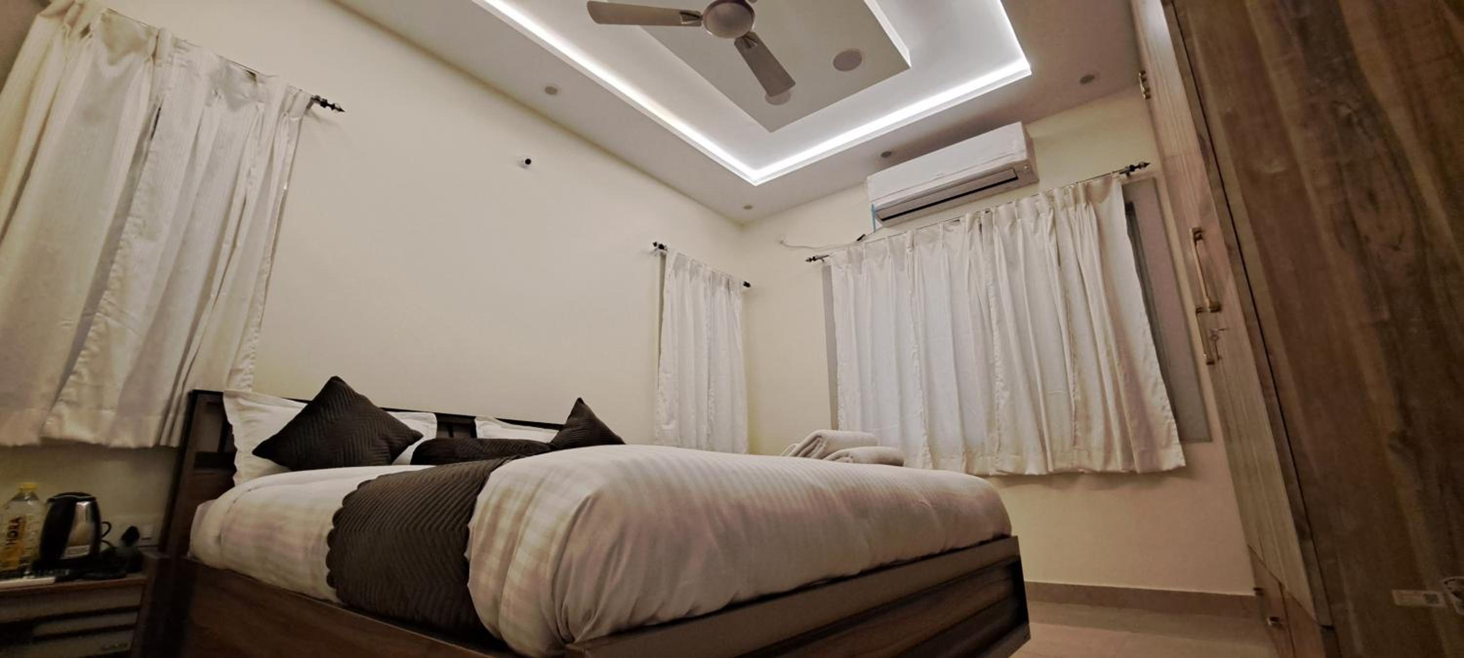 King Room with Balcony photo 1